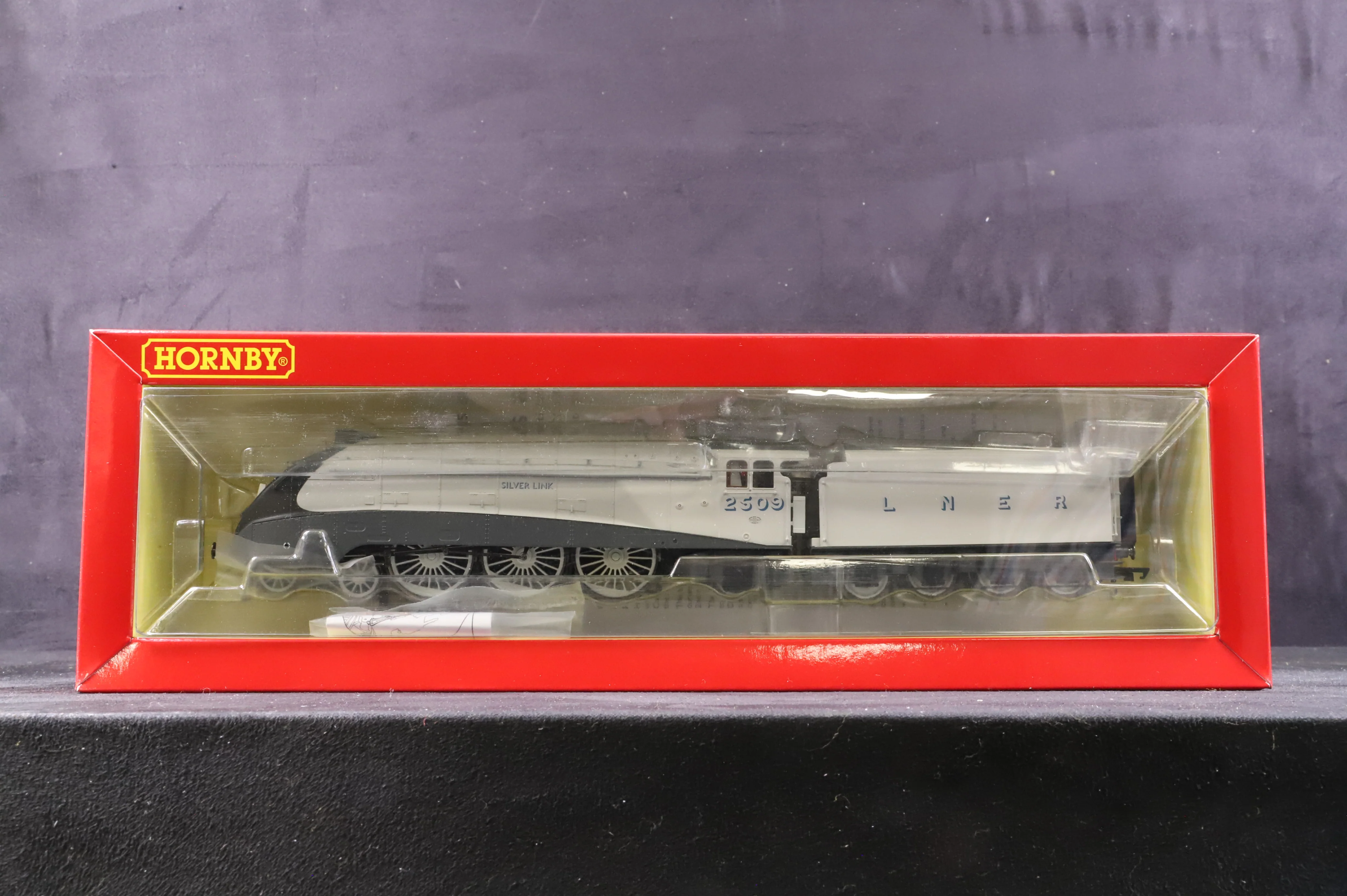 Hornby OO R3337 The Silver Jubilee Collection (4pcs), 80th Anniversary Ltd Ed. 97/1000 - Image 6