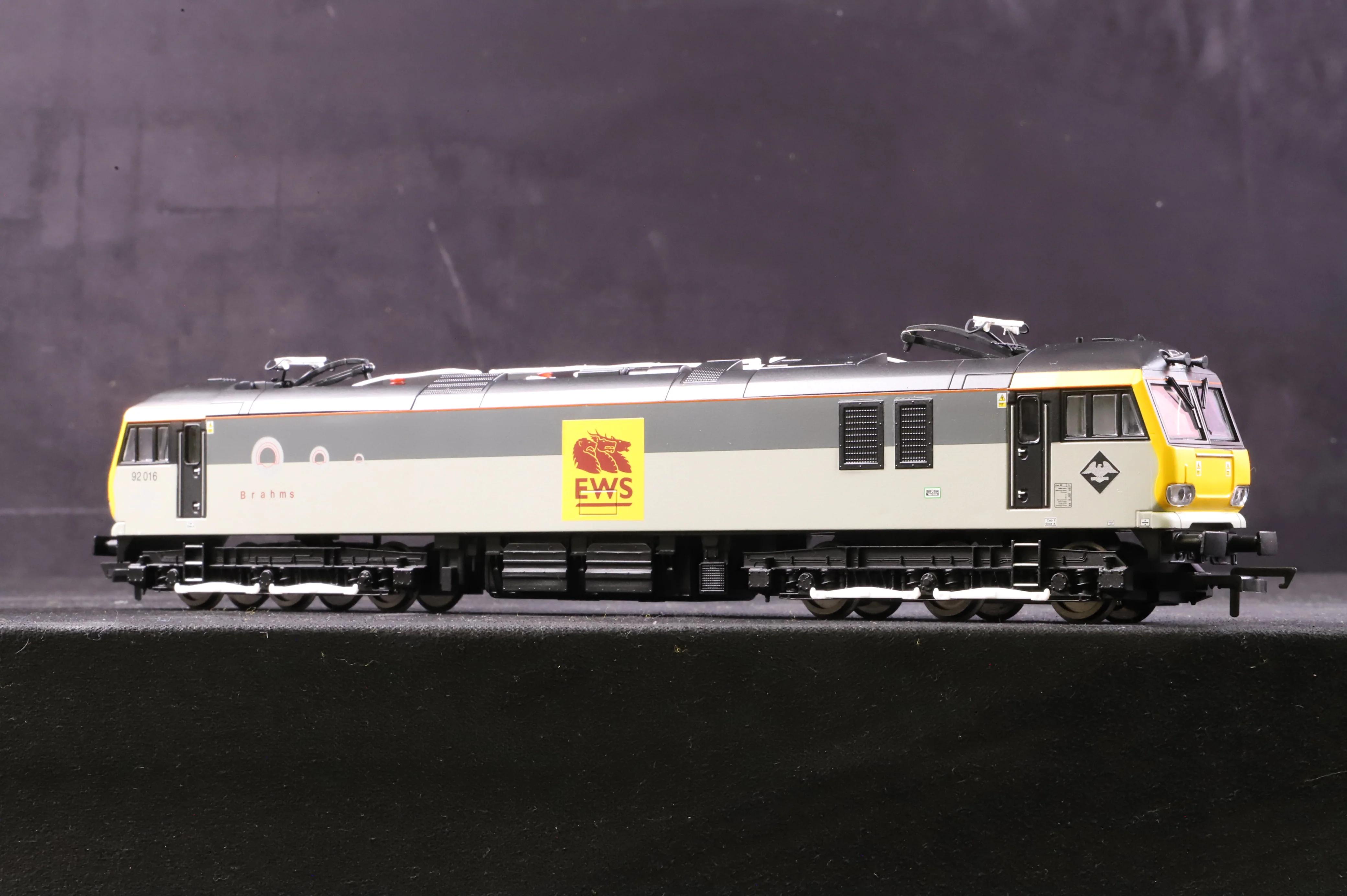 Hornby OO R3480 Class 92 92016 'Brahms' in EWS (Rebranded BR Railfreight Grey) Livery