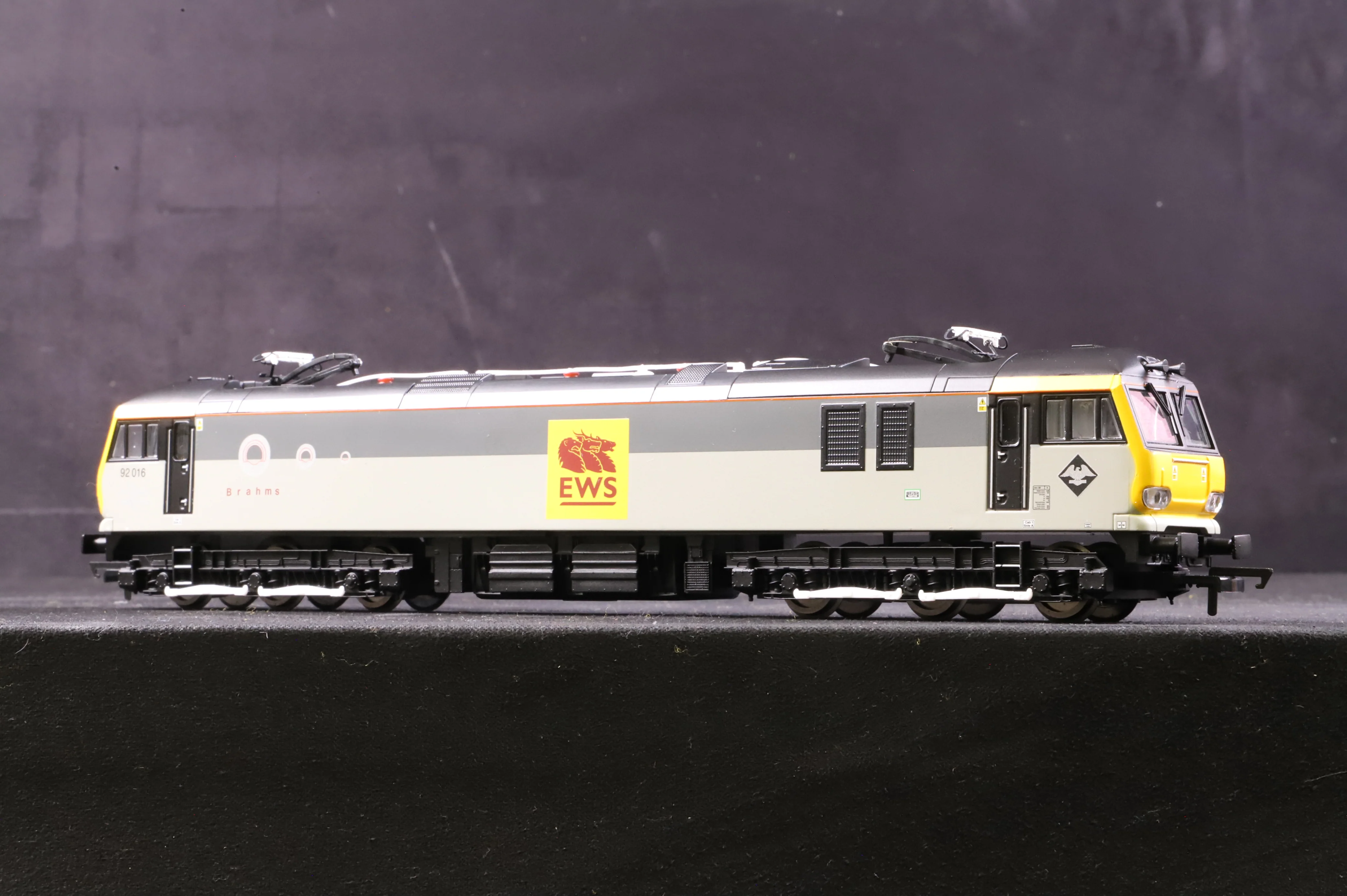 Hornby OO R3480 Class 92 92016 'Brahms' in EWS (Rebranded BR Railfreight Grey) Livery - Image 5