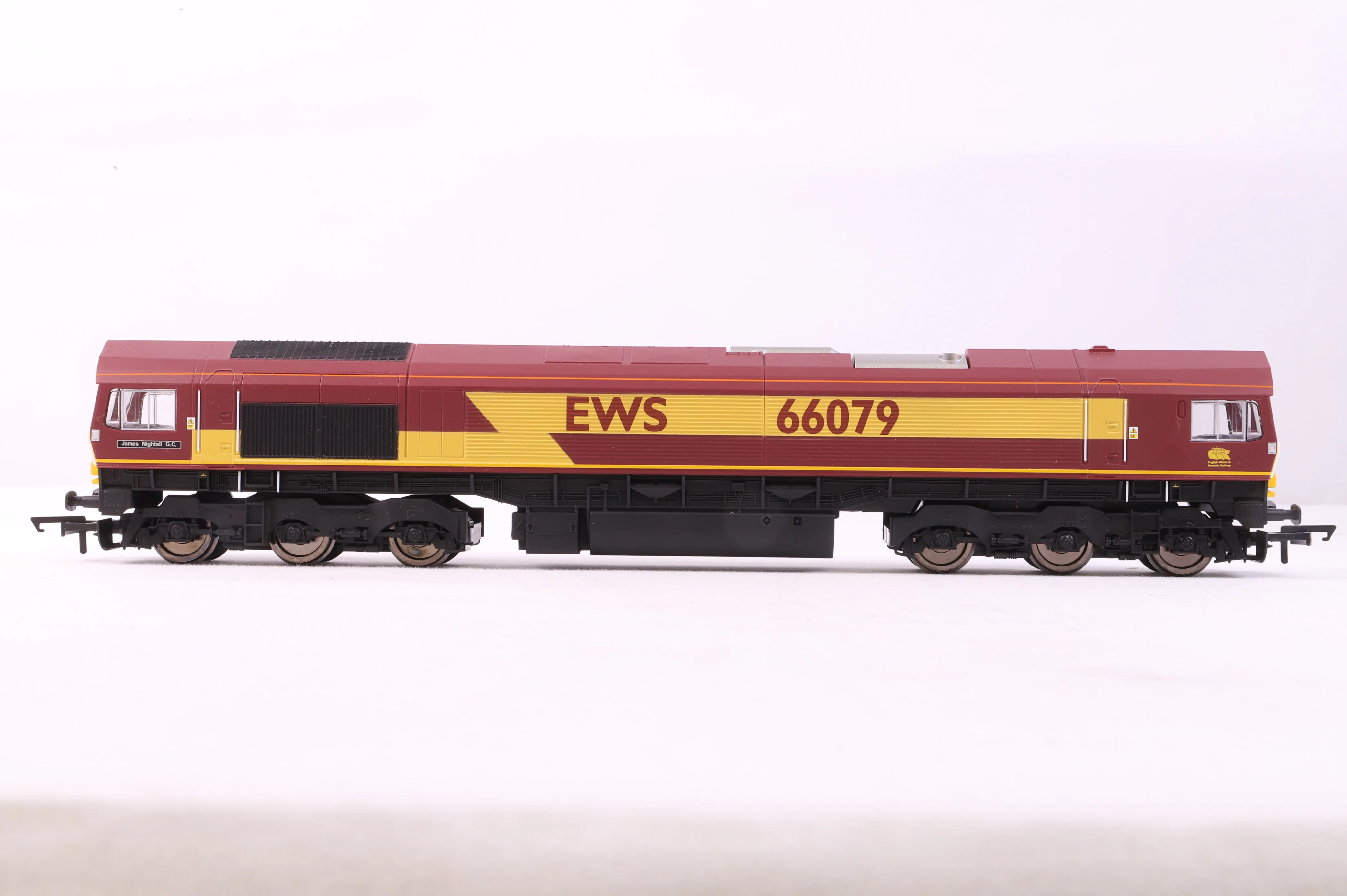 Hornby OO R3487 Class 66 '66079' 'James Nightall GC' EWS DCC Fitted - Image 2