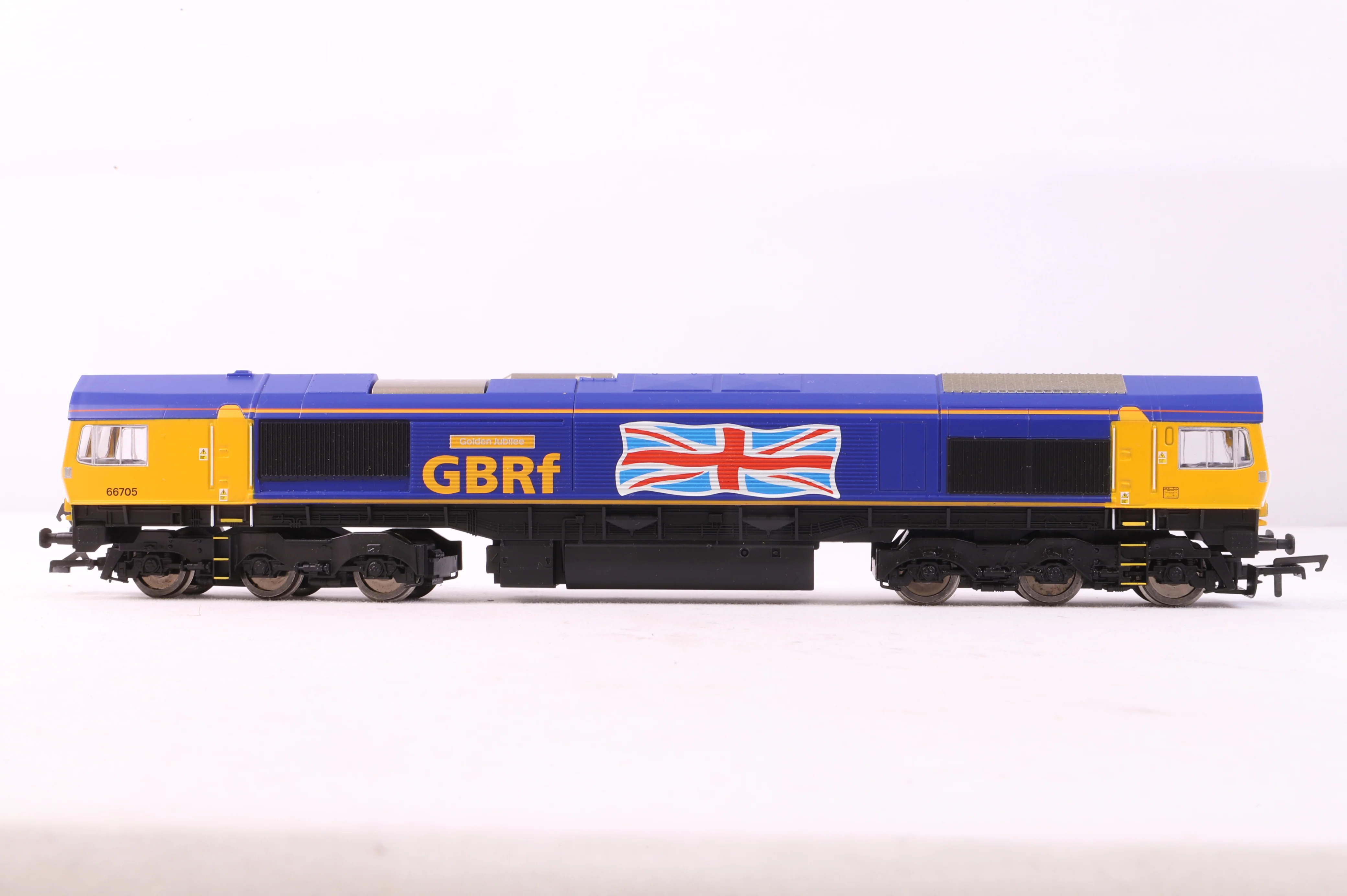 Hornby OO R3784 Class 66 '66705' 'Golden Jubilee' GBRf - Image 2