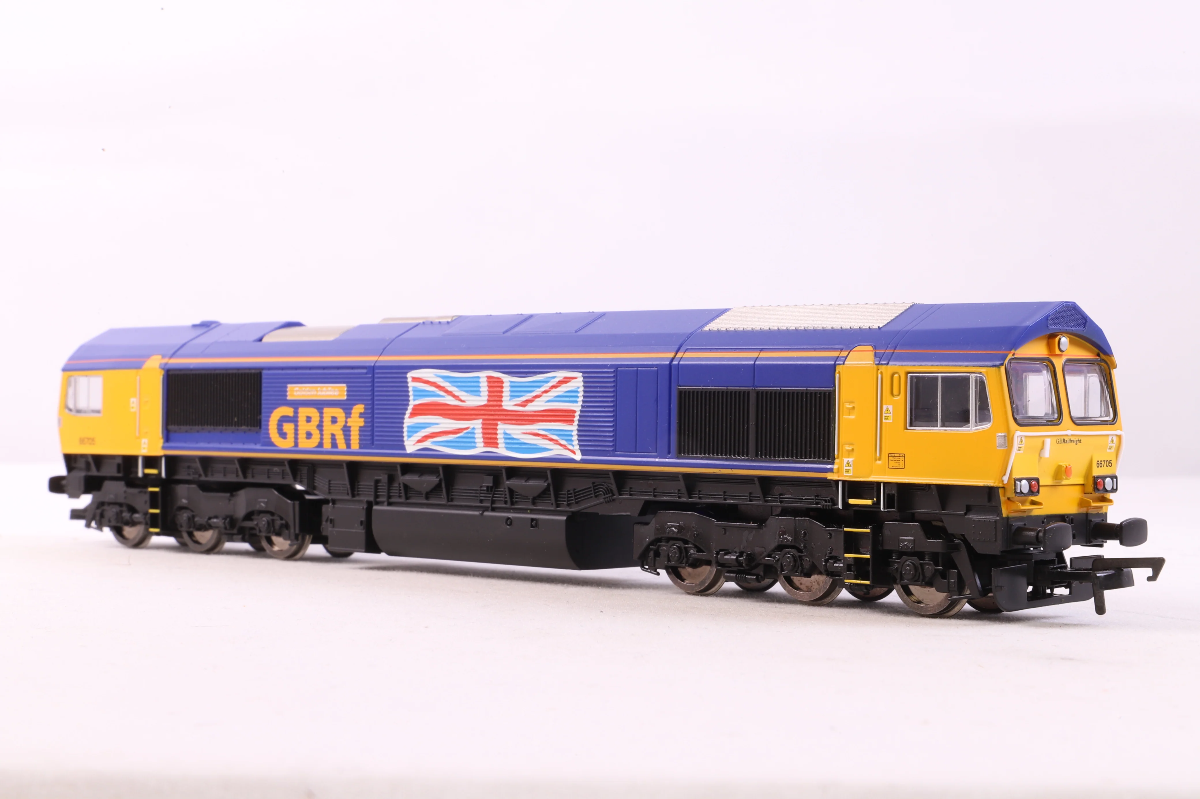 Hornby OO R3784 Class 66 '66705' 'Golden Jubilee' GBRf - Image 3