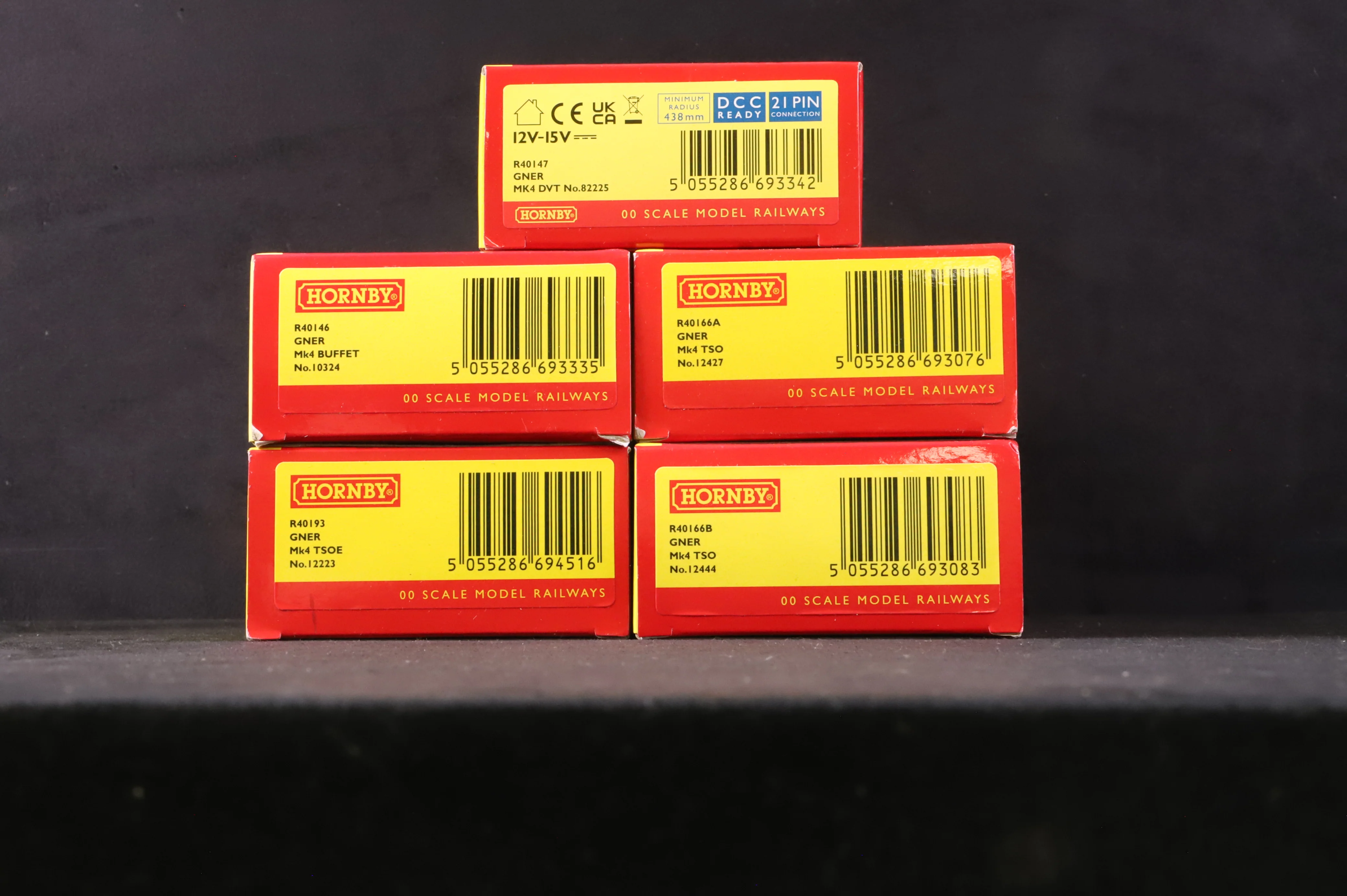 Hornby OO R40147 GNER Mk4 DVT'82225' & Rake Of 4 Mk4 GNER Coaches Inc. R40146, R40193, R40166B & R40166A - Image 4