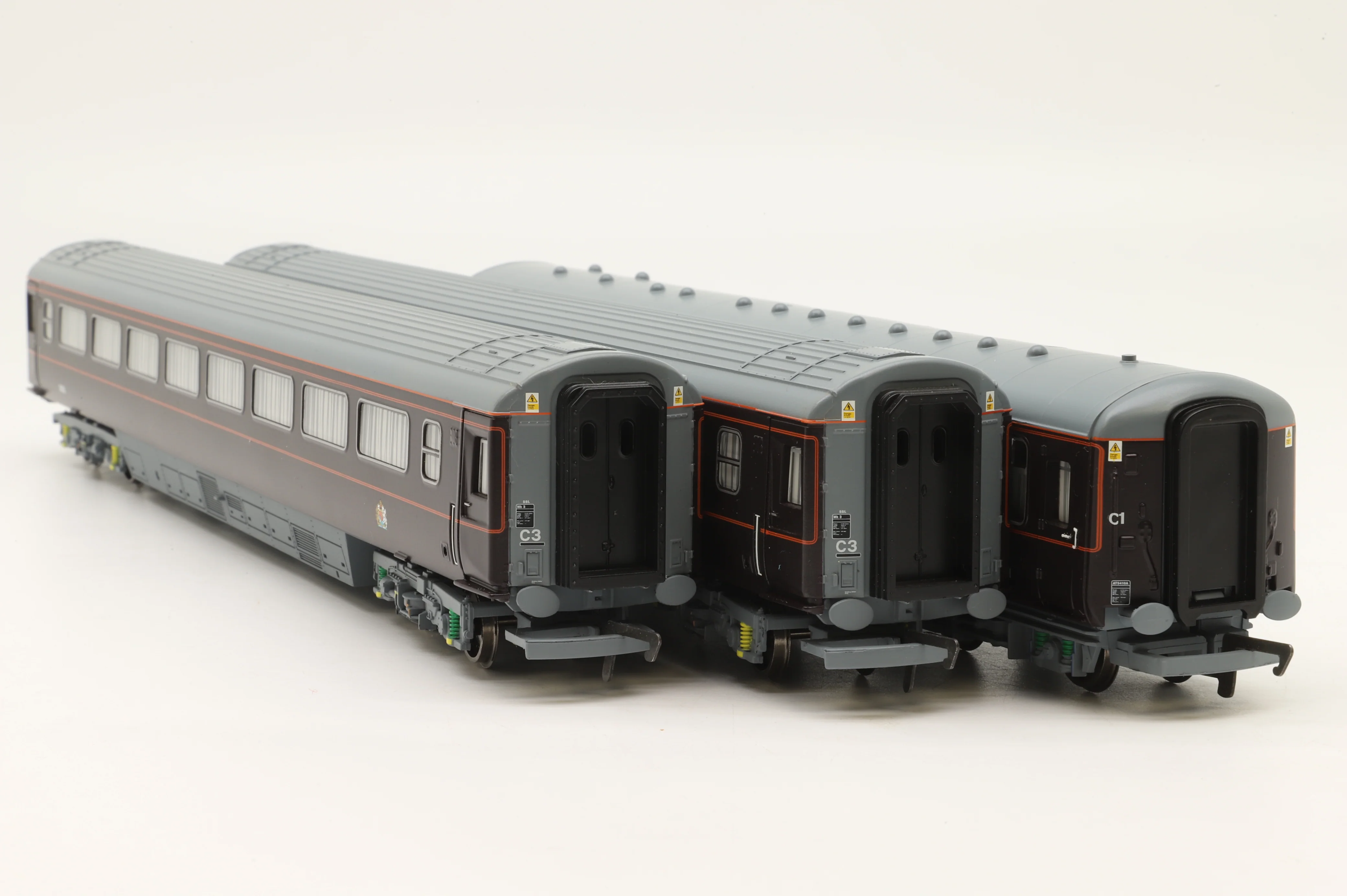 Hornby OO R4197 'The Royal Train' Coach Pack