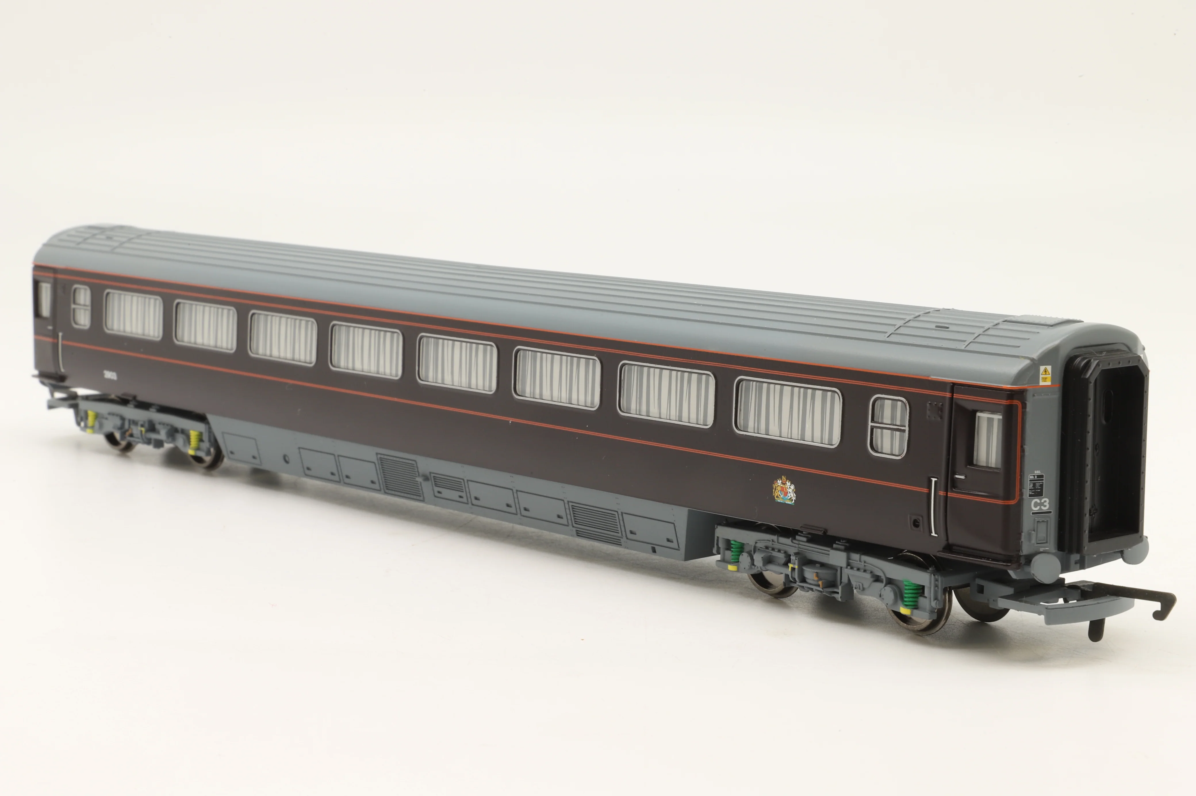 Hornby OO R4197 'The Royal Train' Coach Pack - Image 2