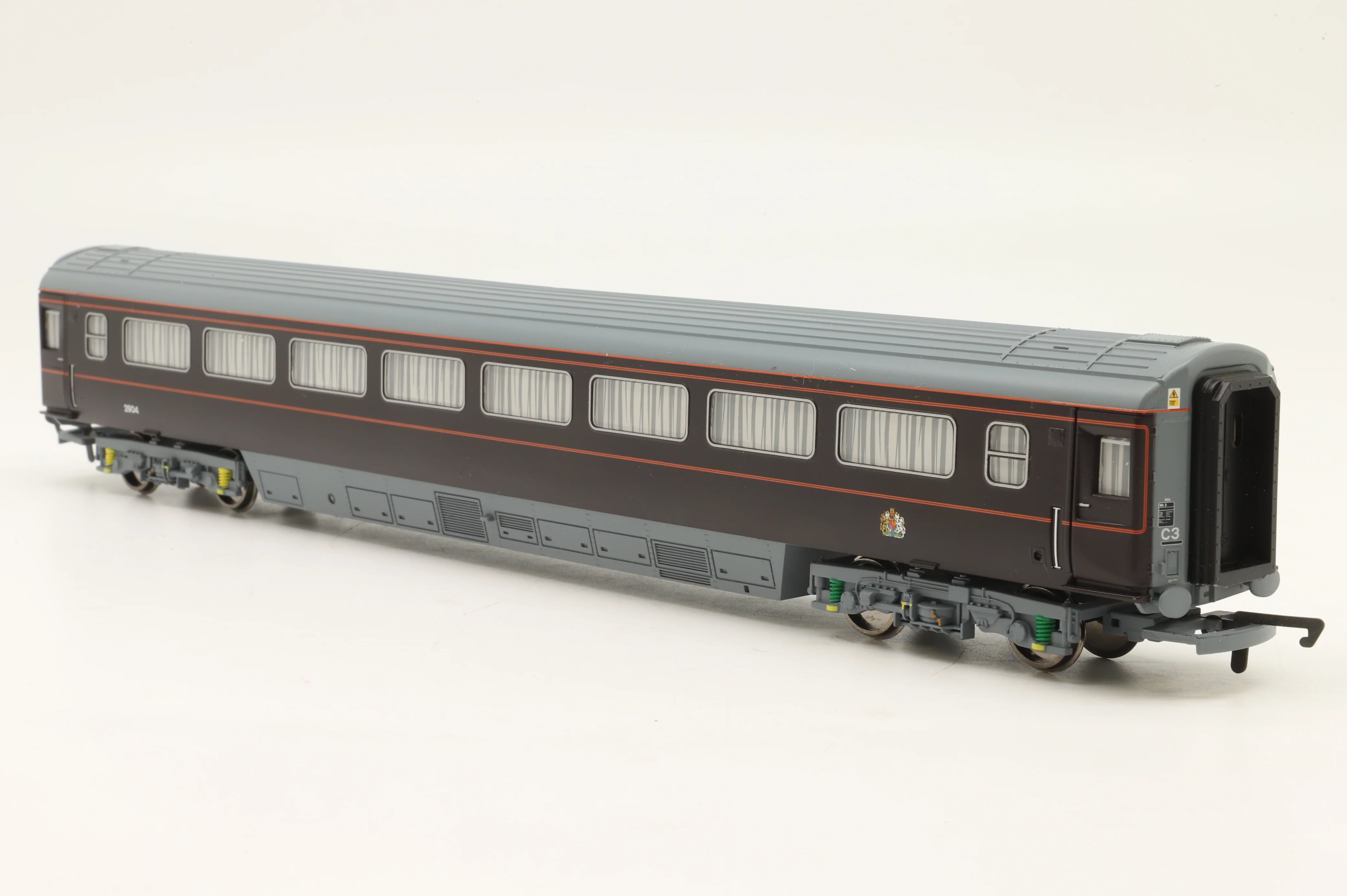 Hornby OO R4197 'The Royal Train' Coach Pack - Image 5