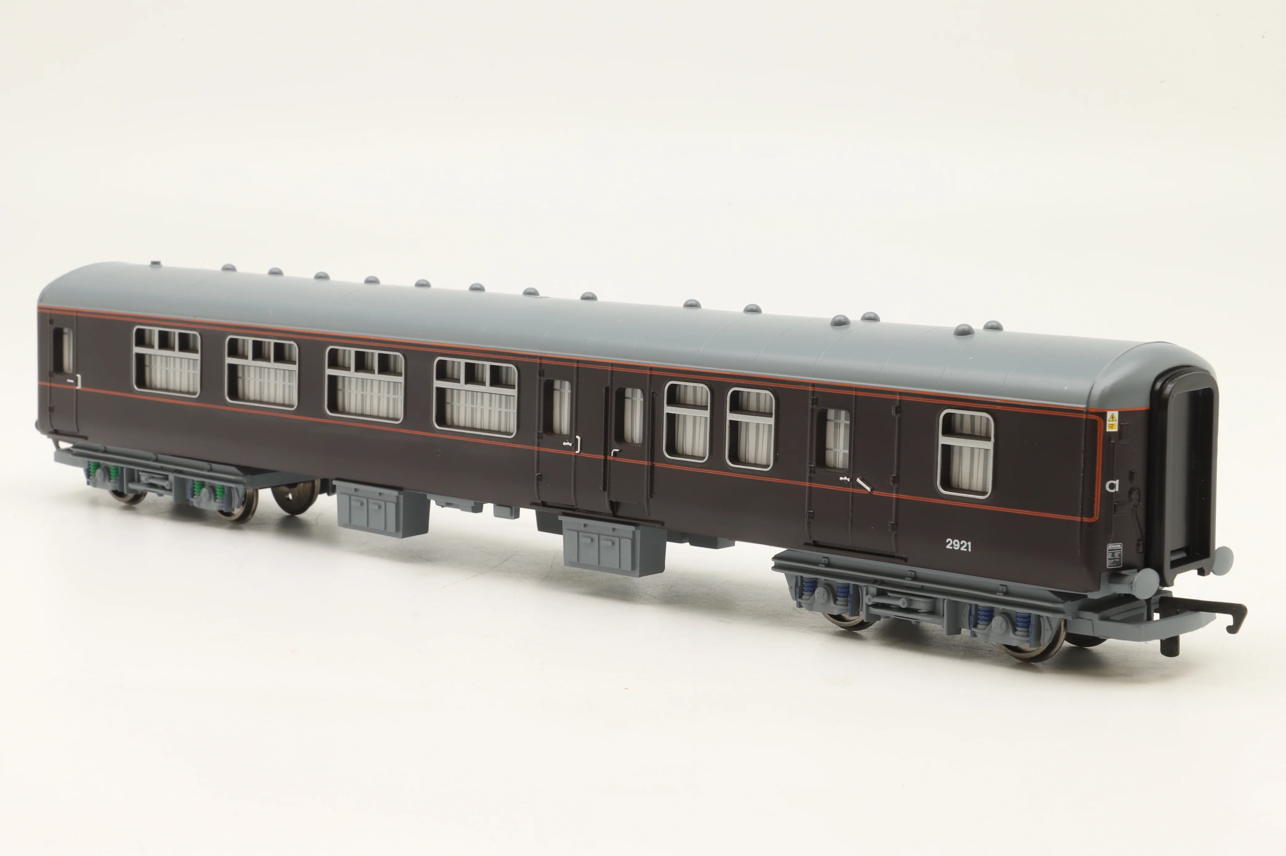 Hornby OO R4197 'The Royal Train' Coach Pack - Image 6