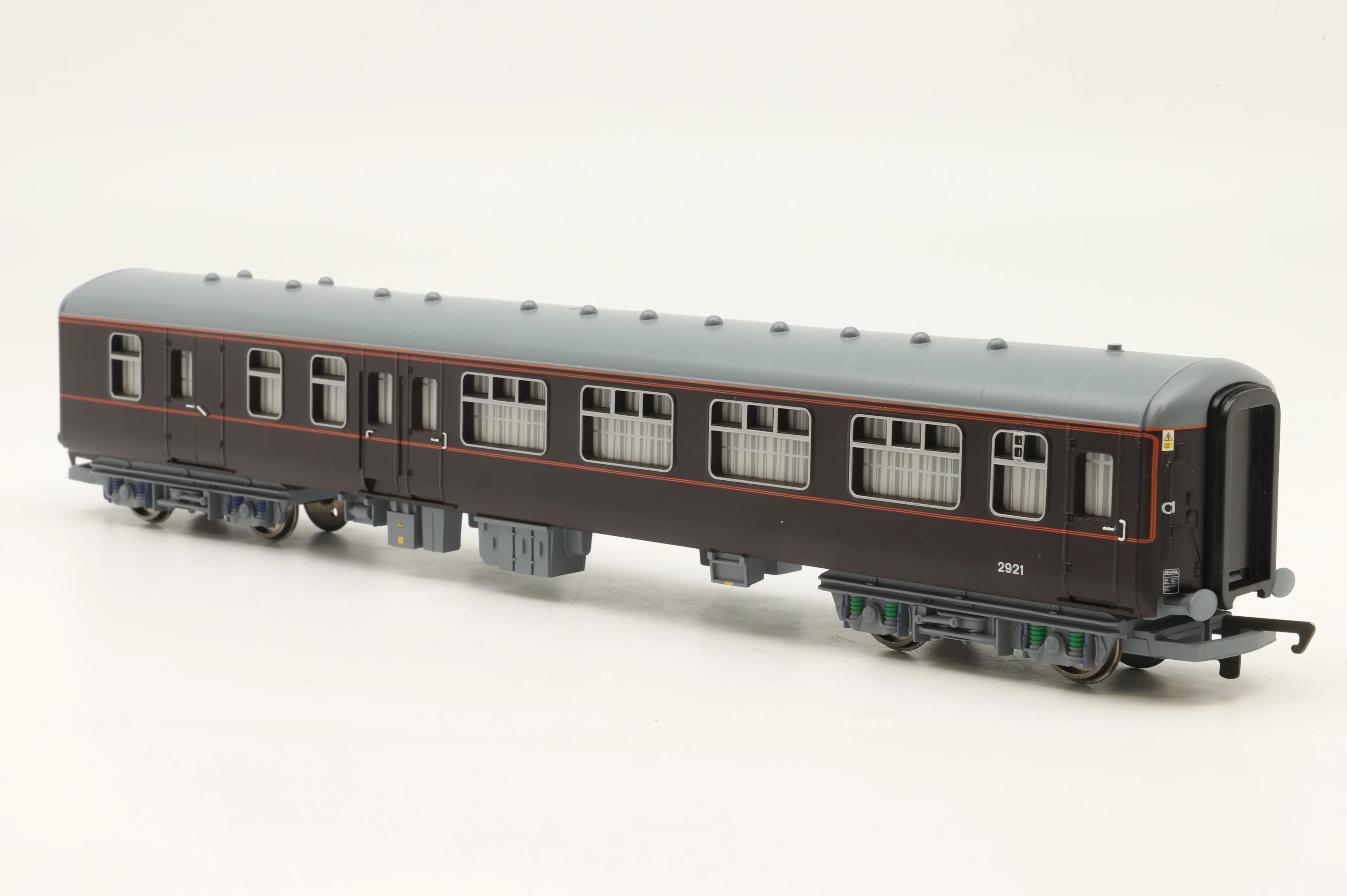 Hornby OO R4197 'The Royal Train' Coach Pack - Image 7