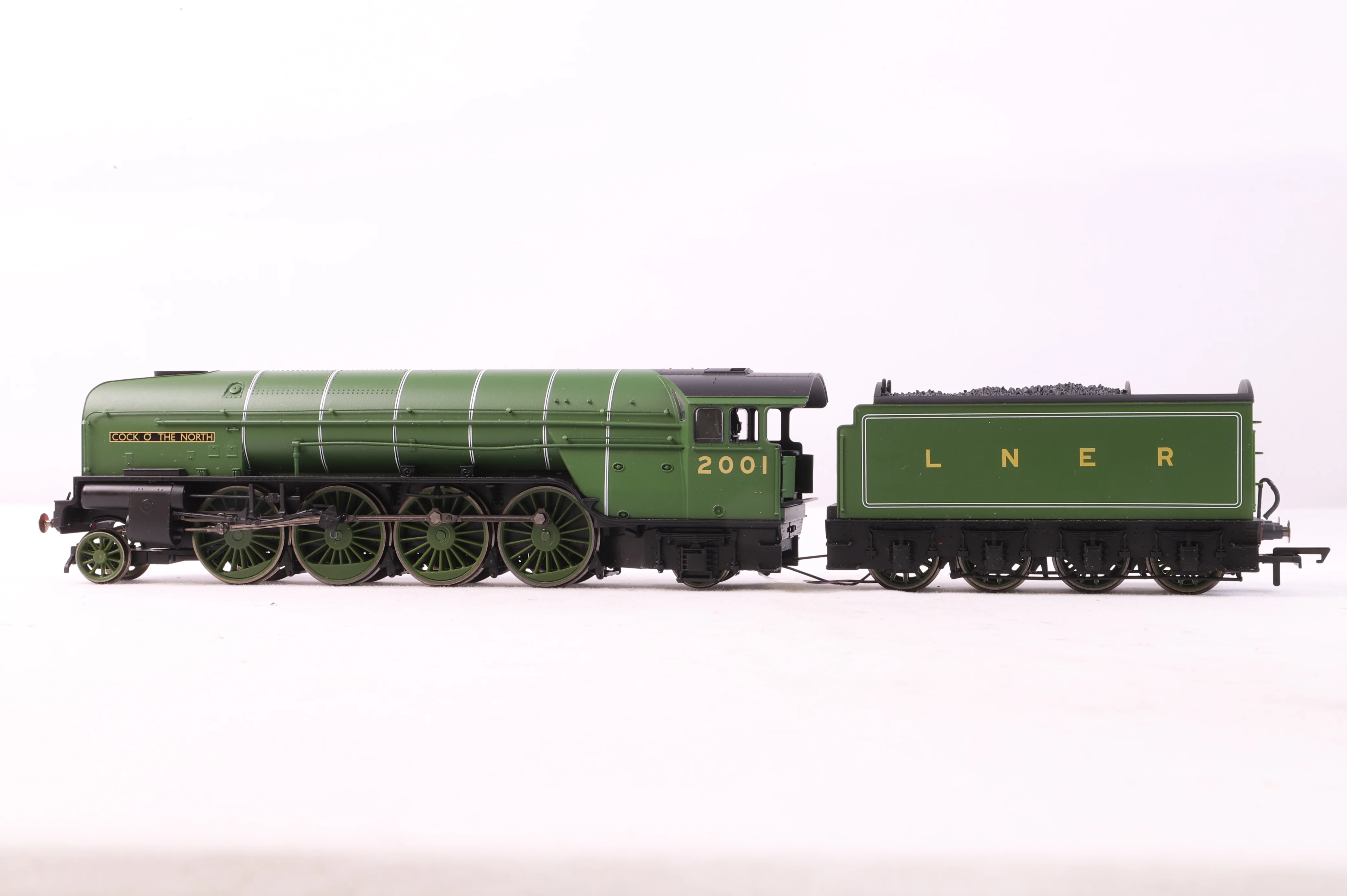 Hornby Railroad OO R3171 Class P2 '2001' 'Cock O' The North' LNER Green DCC Sound - Image 2
