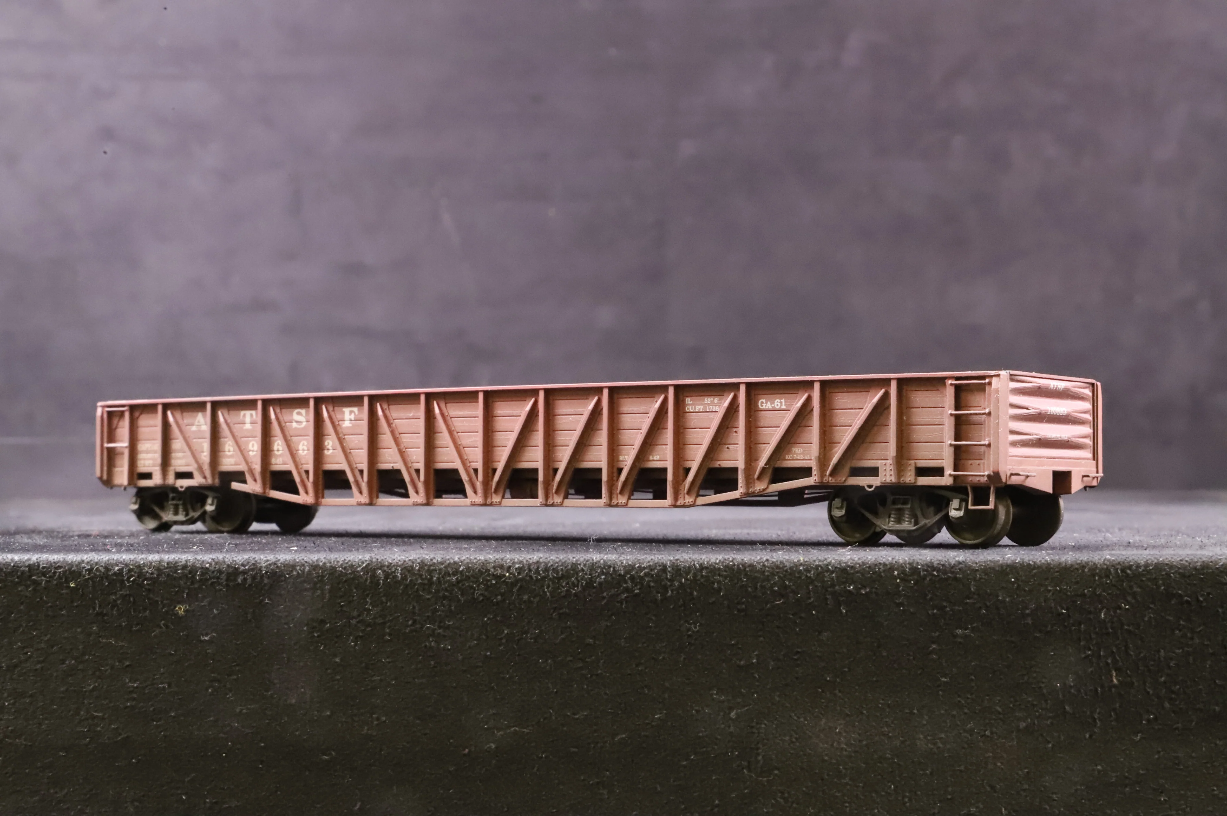 InterMountain Railway Co. HO T452301-11/13 'War Emergency' Gondola Wagons No. 169663/572 in ATSF Brown - Weathered - Image 3