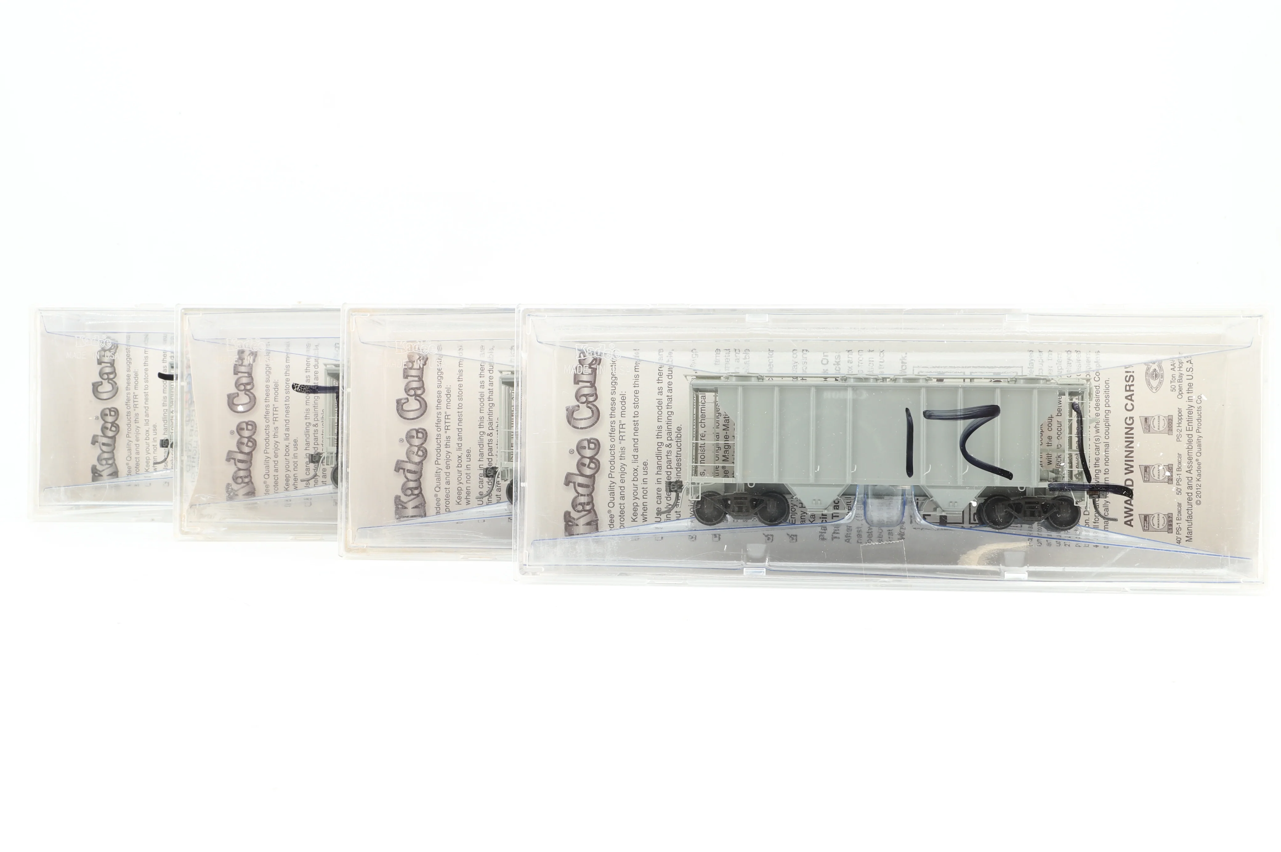 Kadee Cars HO 8001 Rake Of 4 Undecorated PS-2 Covered Hooper Wagons