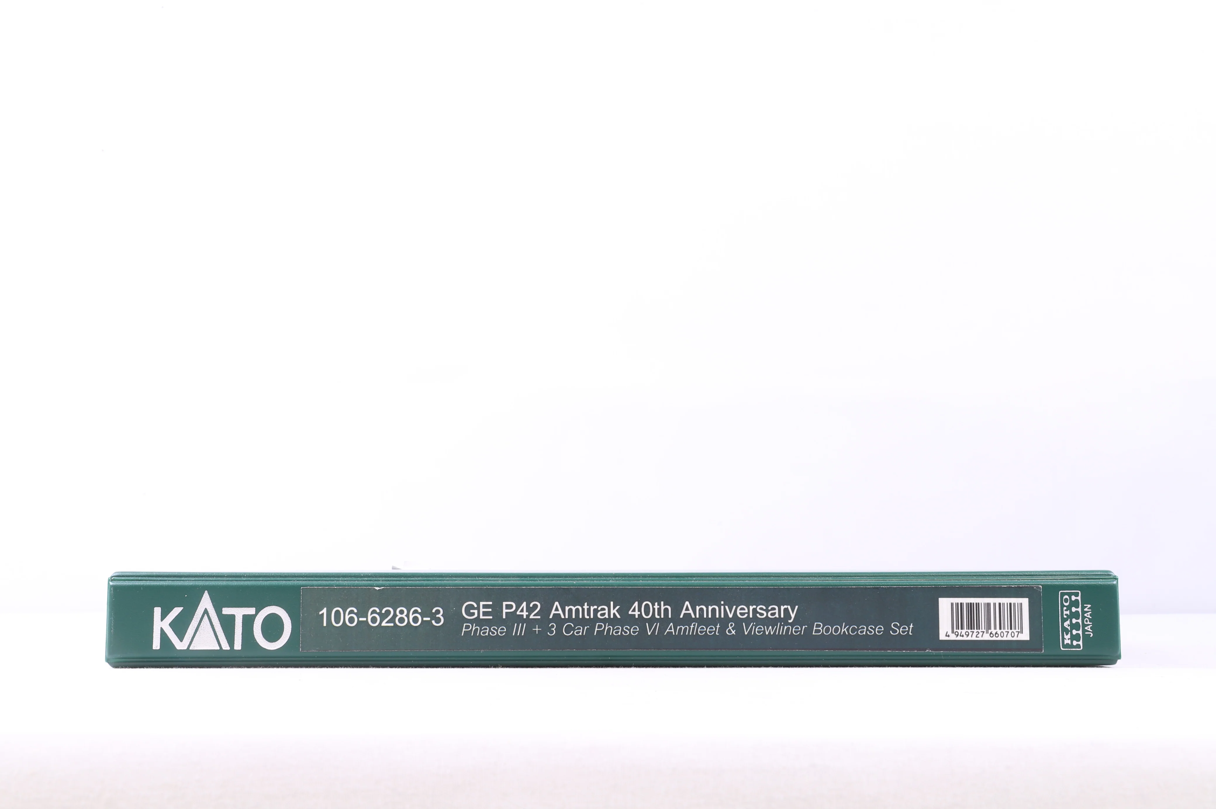 Kato N 106-6286-3 GE P42 Amtrak 40th Anniversary & 106-8011 4 Car Set - Image 4