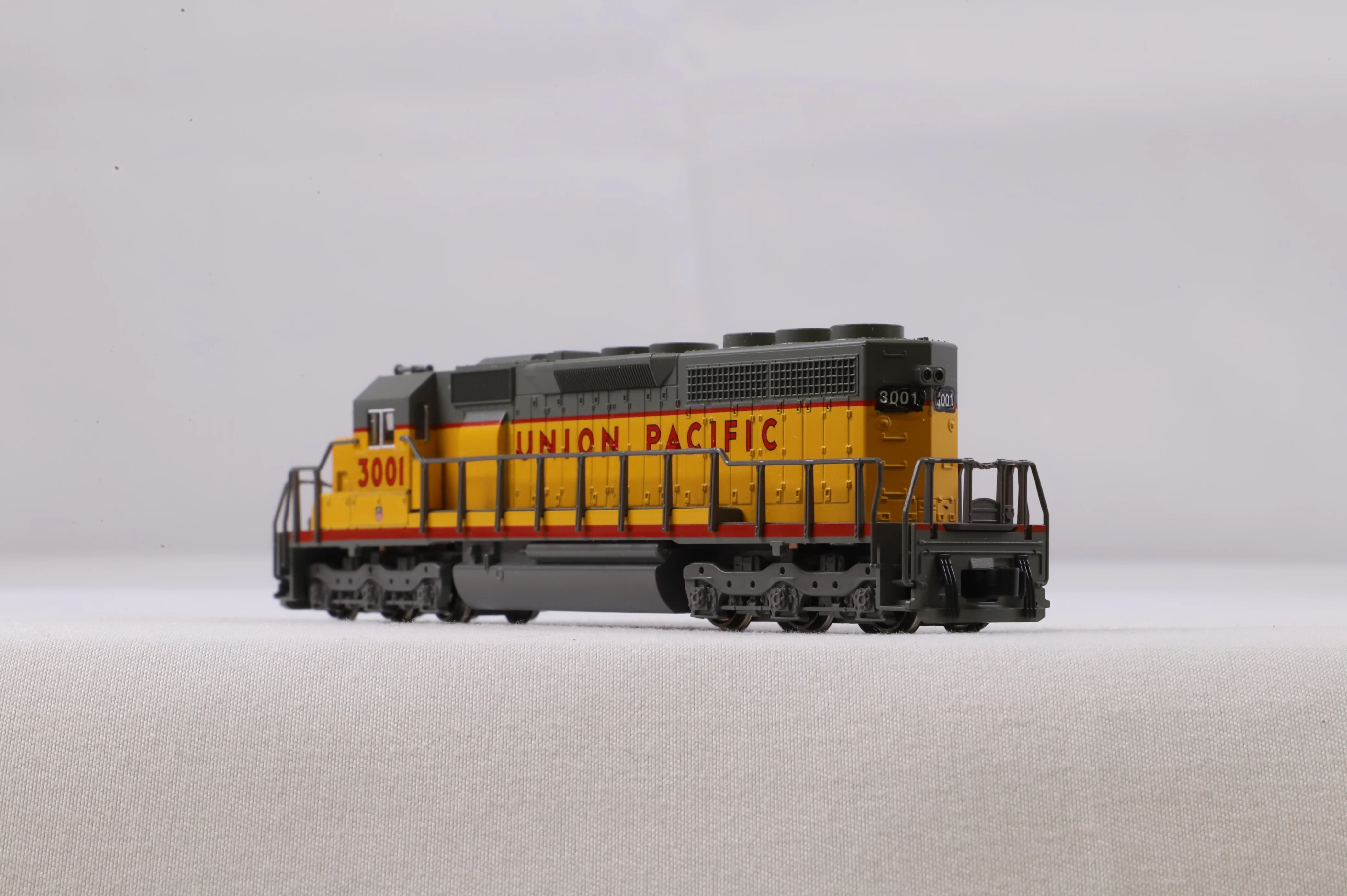 Kato N 176-2103 SD40 UP '3001' Diesel Locomotive Renumbered - Image 4