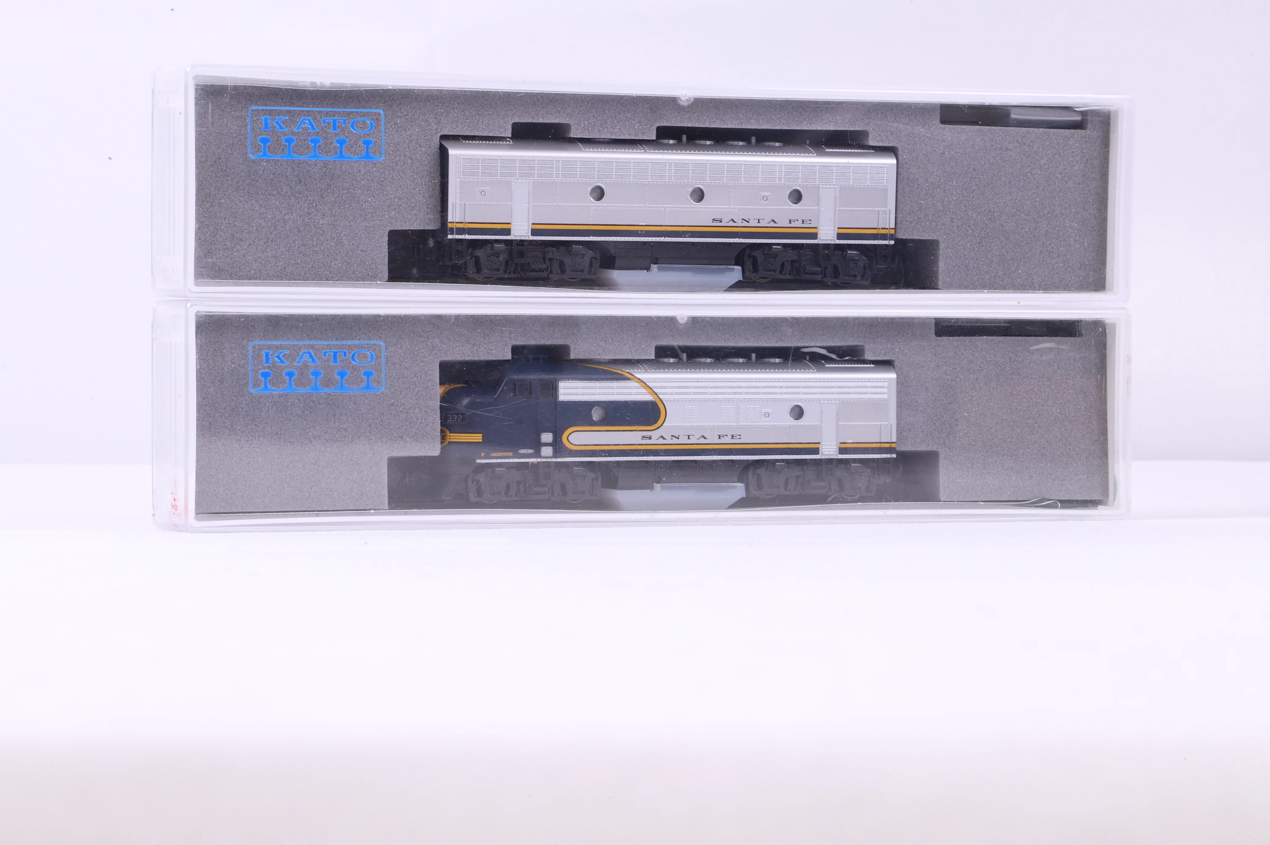 Kato N 176-2213&2127 F7A&B AT&SF Bluebonnet '332'