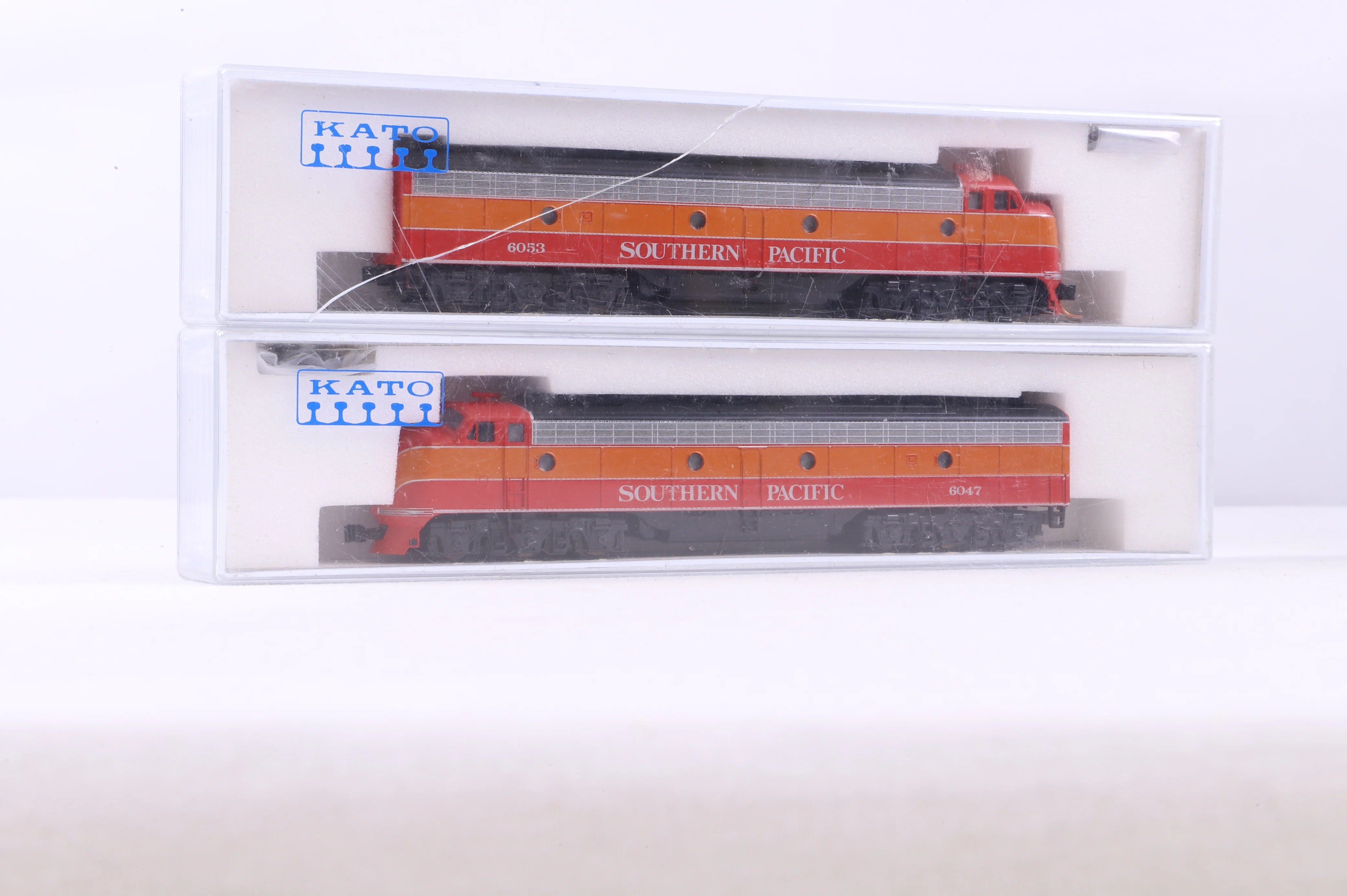 Kato N 176-281 & 282 E8/9-A&A Southern Pacific Daylight '6047' & '6047'