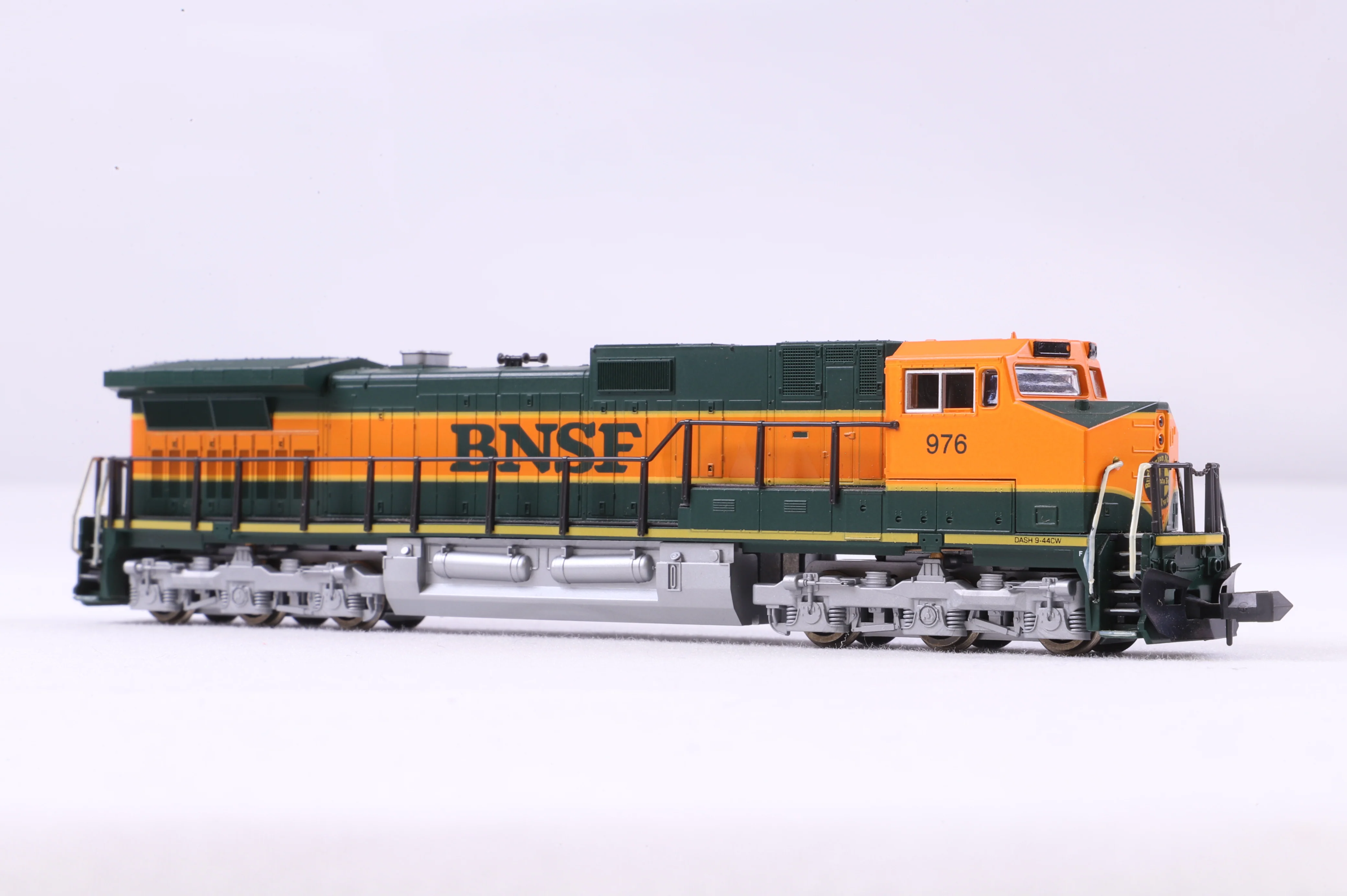 Kato N 176-3801 C44-9W BNSF '976'