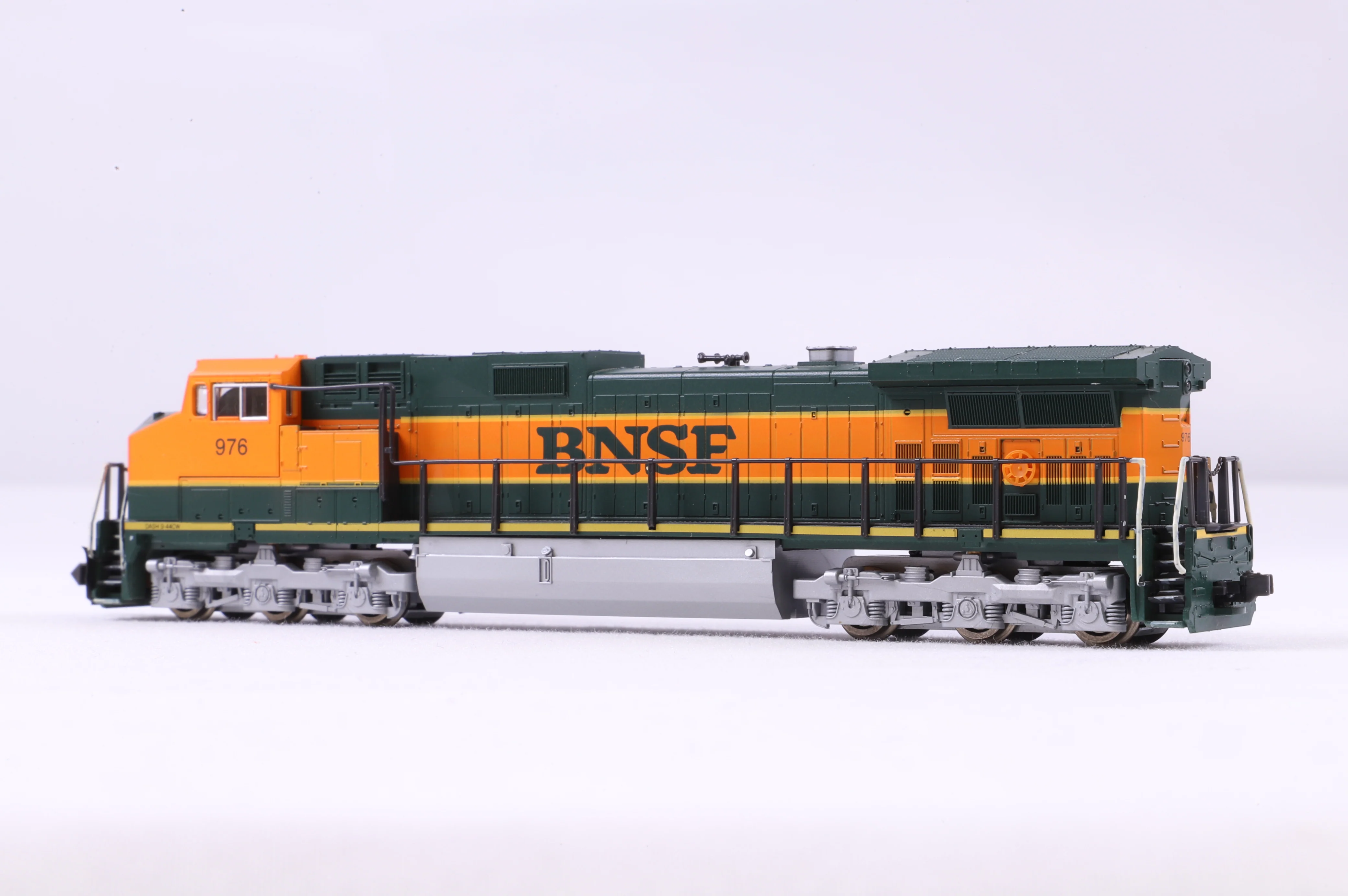 Kato N 176-3801 C44-9W BNSF '976' - Image 2