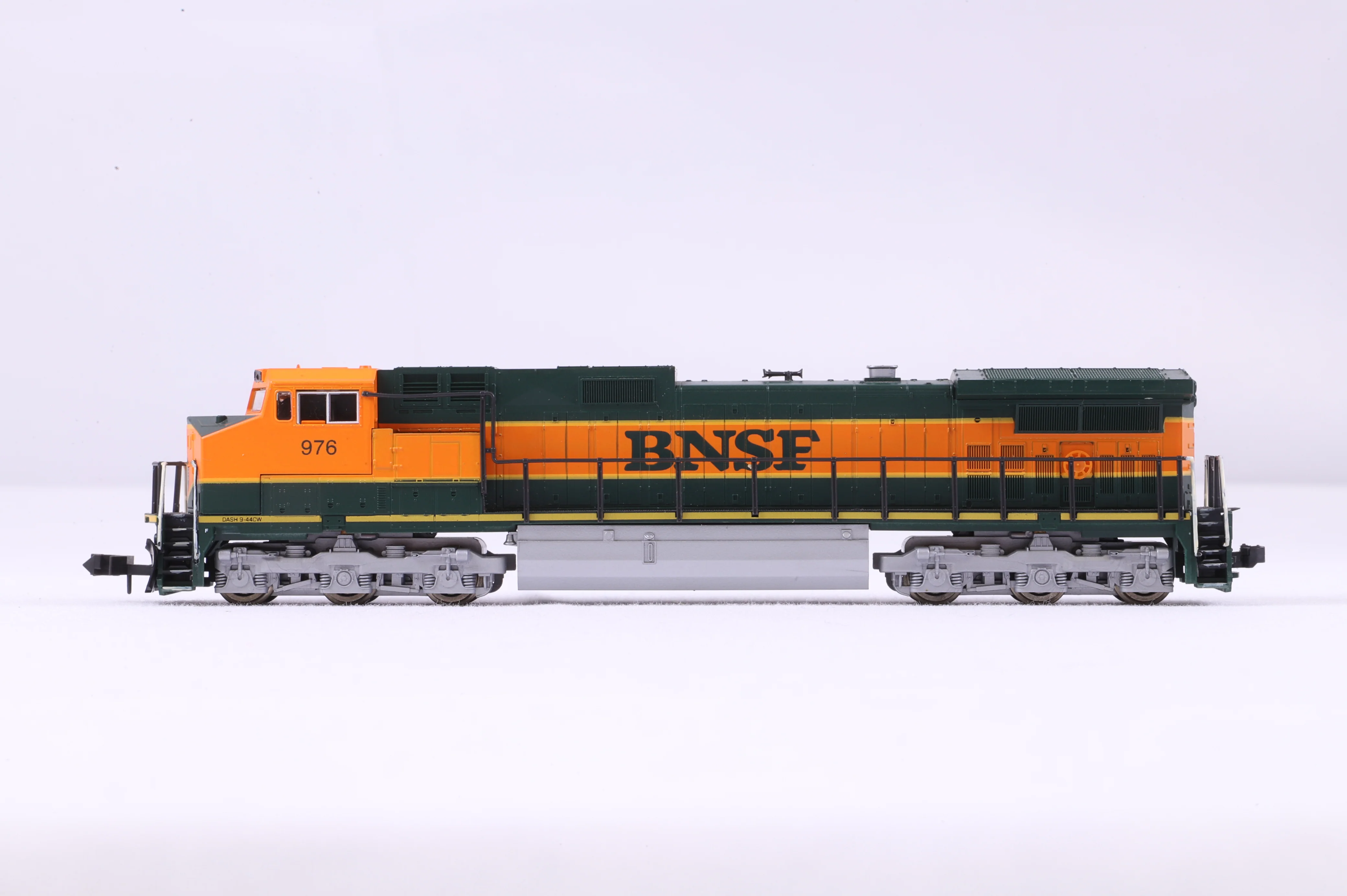 Kato N 176-3801 C44-9W BNSF '976' - Image 3