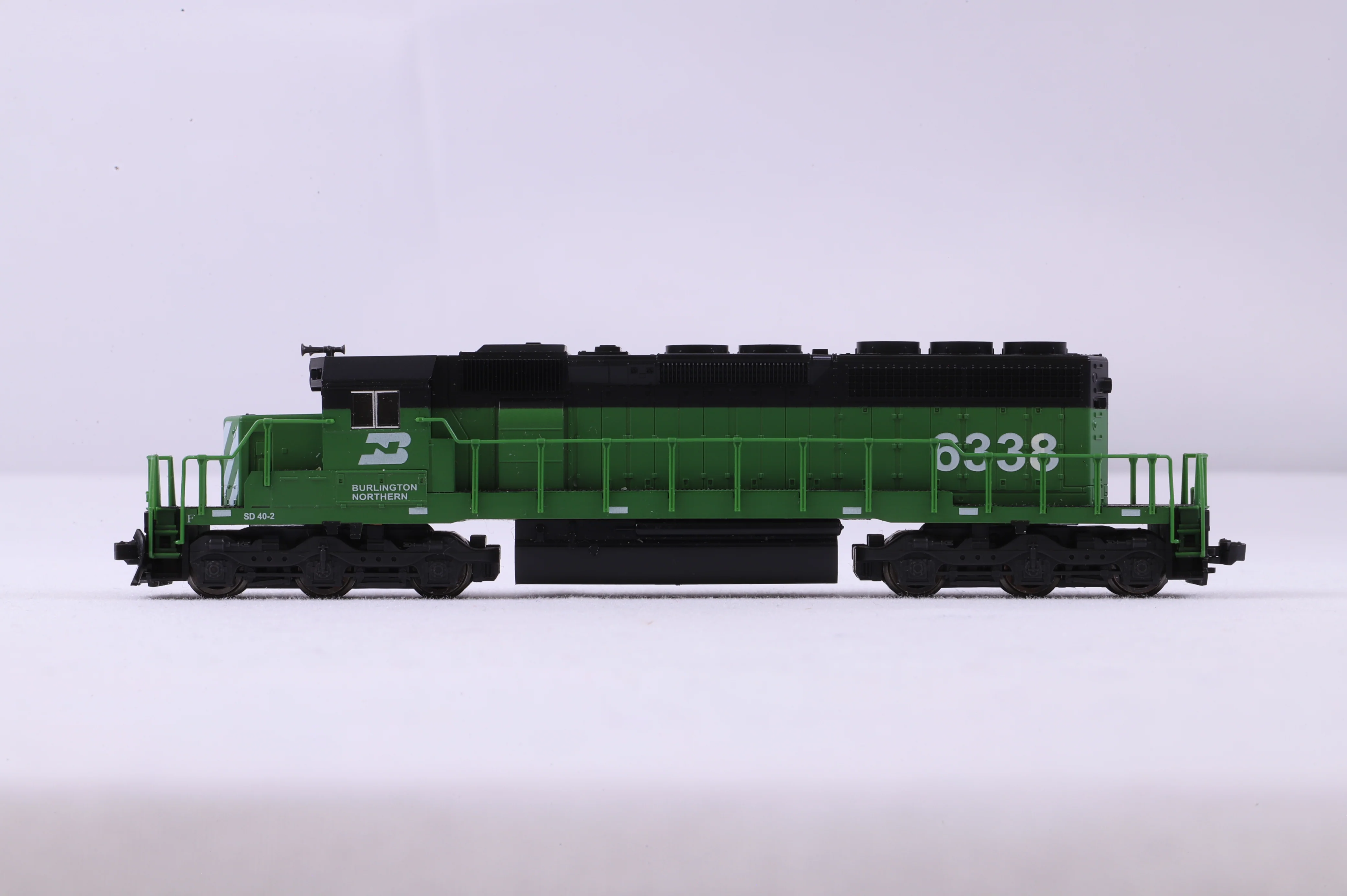 Kato N 176-4801 SD40-2 Early BN '6333' Diesel Locomotive - Image 3