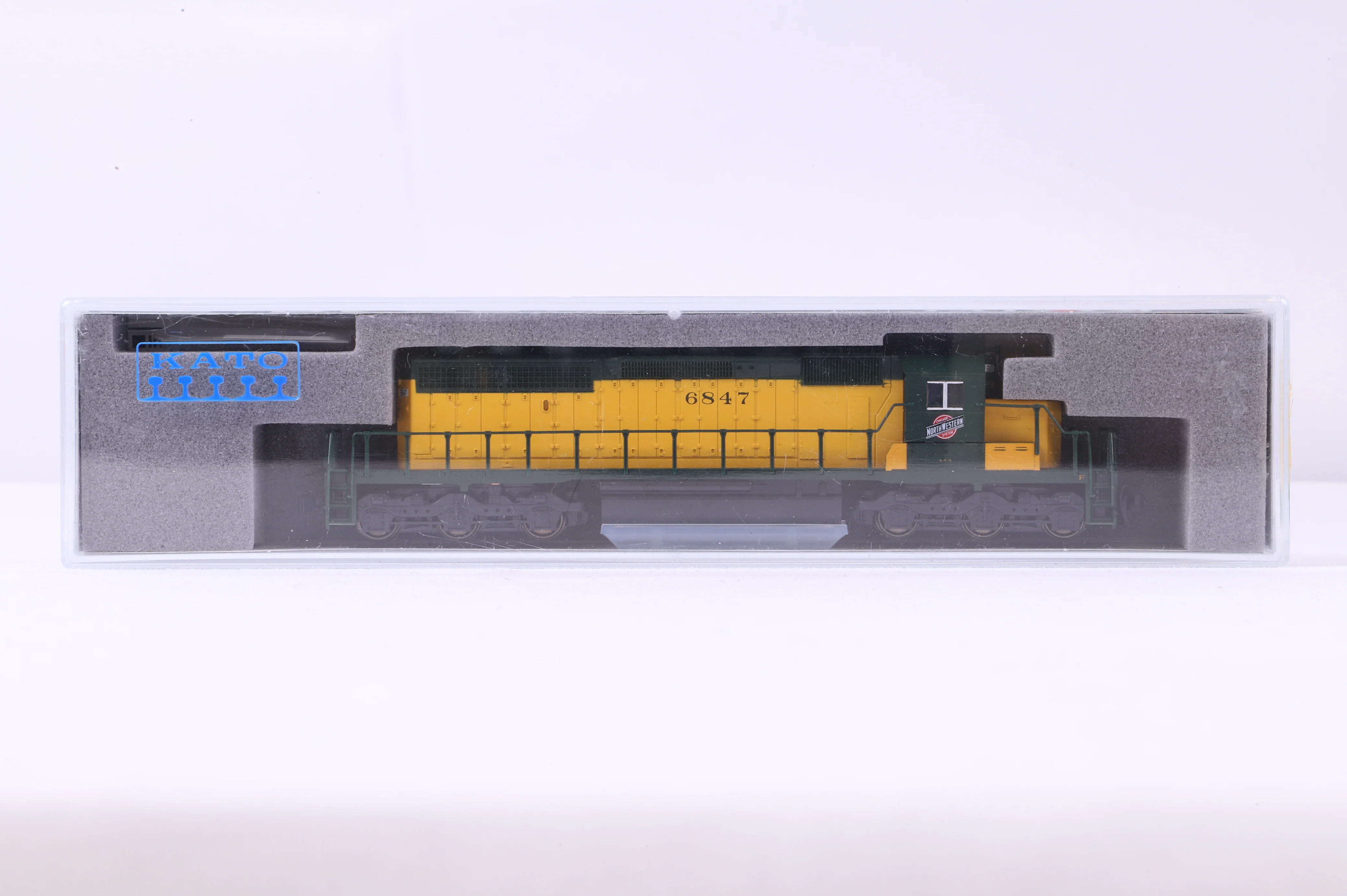 Kato N 176-4818 SD40-2 C&NW Early with Dynamic Brake '6847'