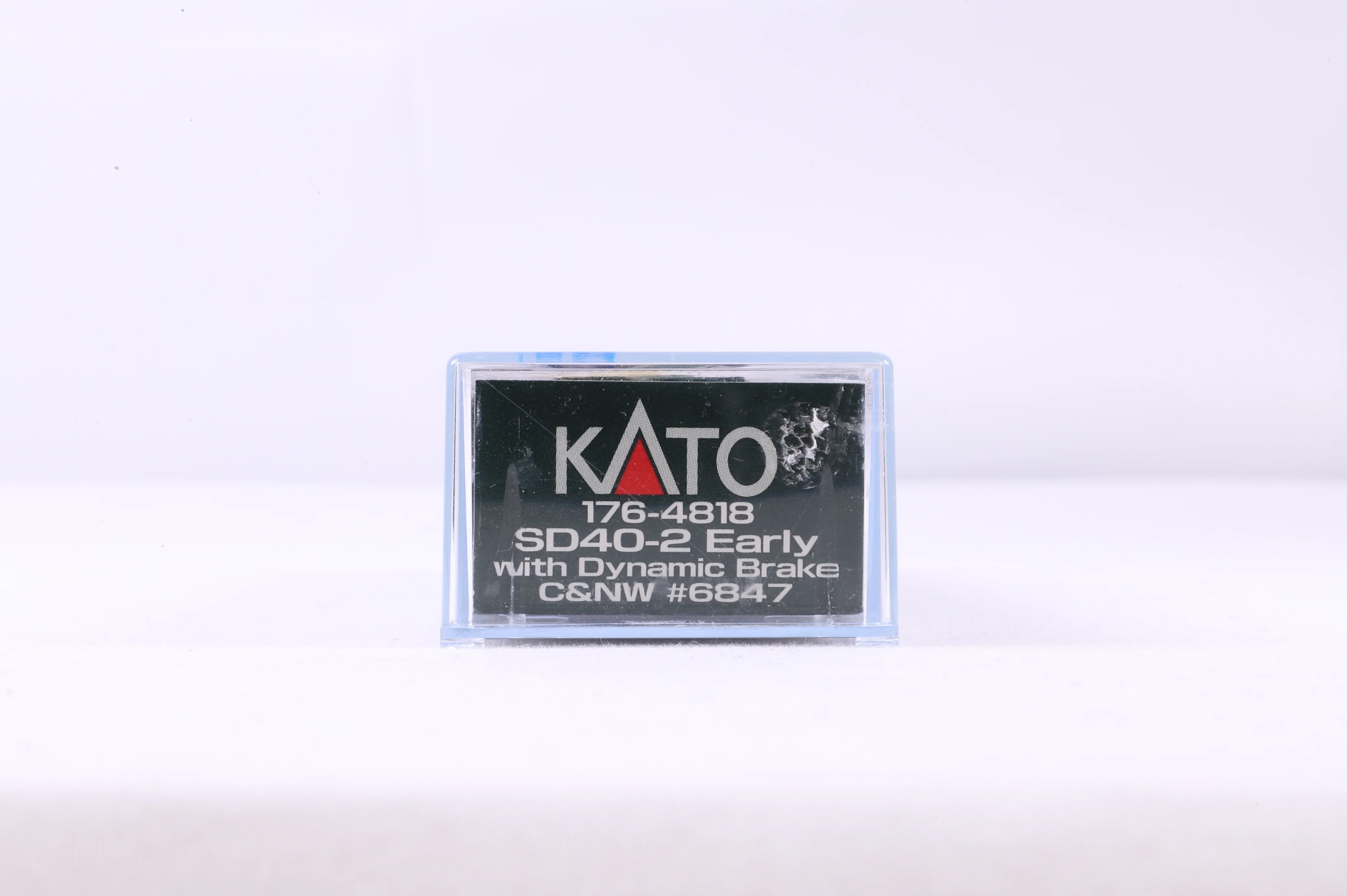 Kato N 176-4818 SD40-2 C&NW Early with Dynamic Brake '6847' - Image 2