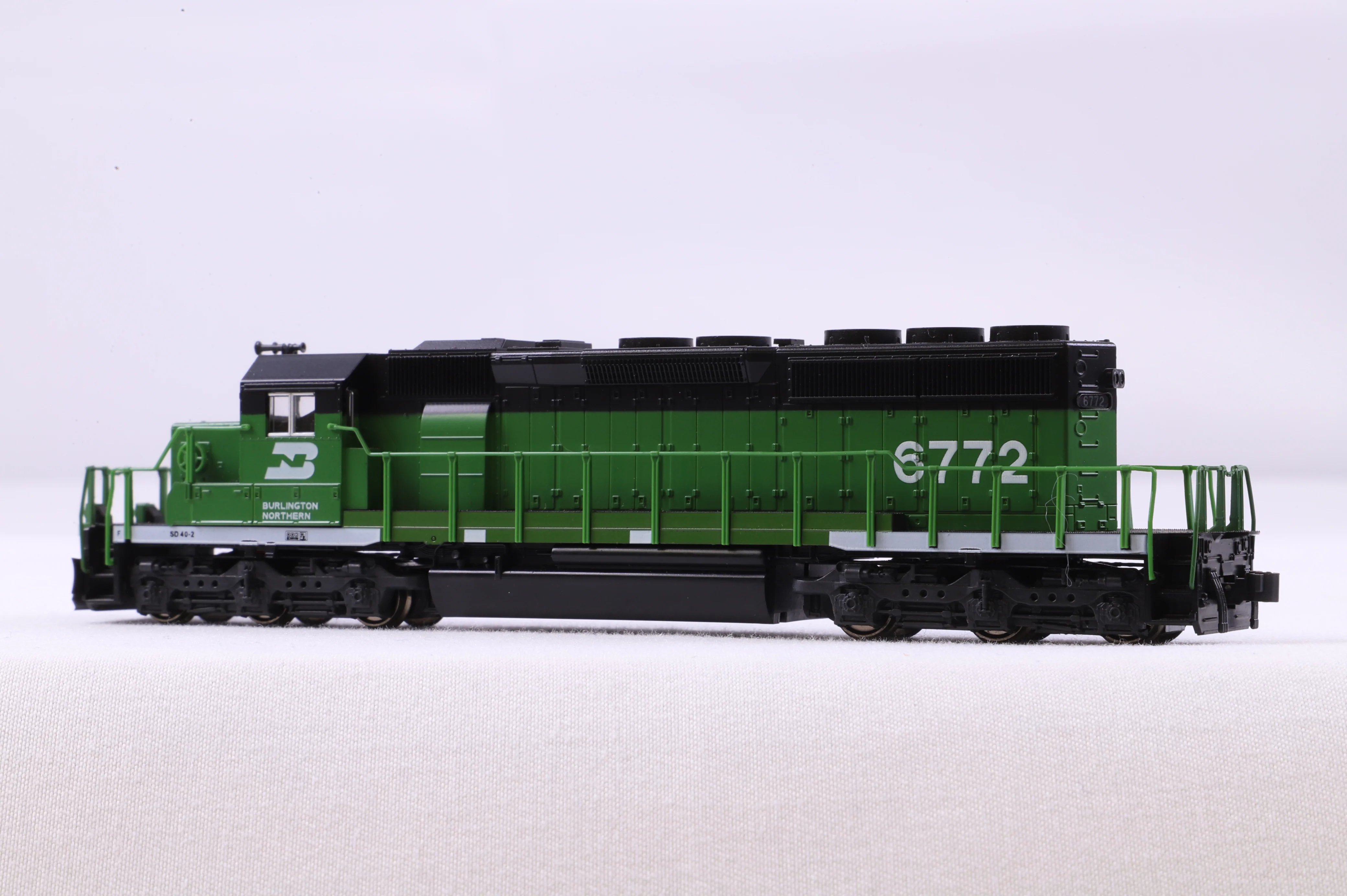 Kato N 176-4952 SD40-2 BN '6772' - Image 2