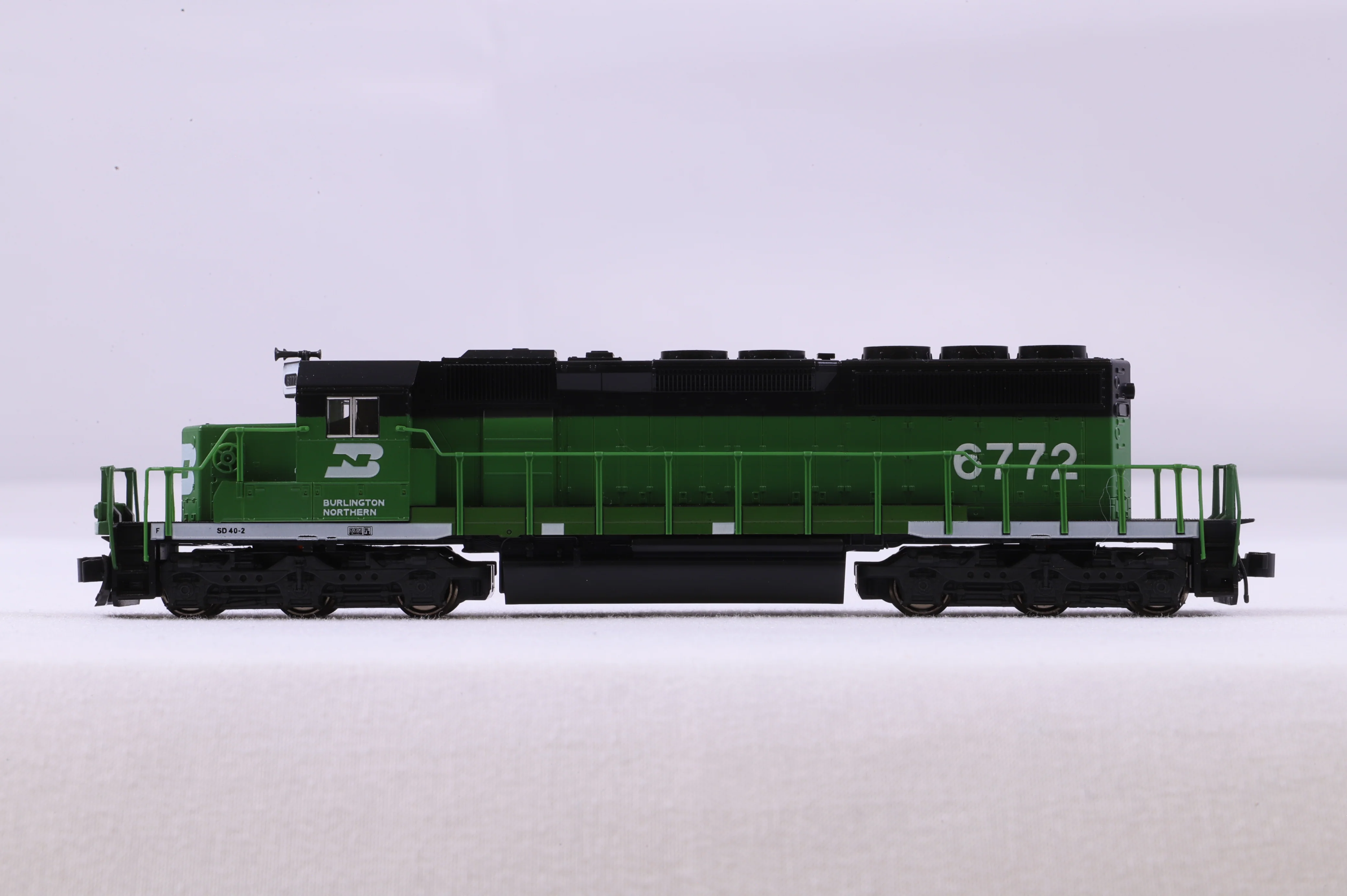 Kato N 176-4952 SD40-2 BN '6772' - Image 3