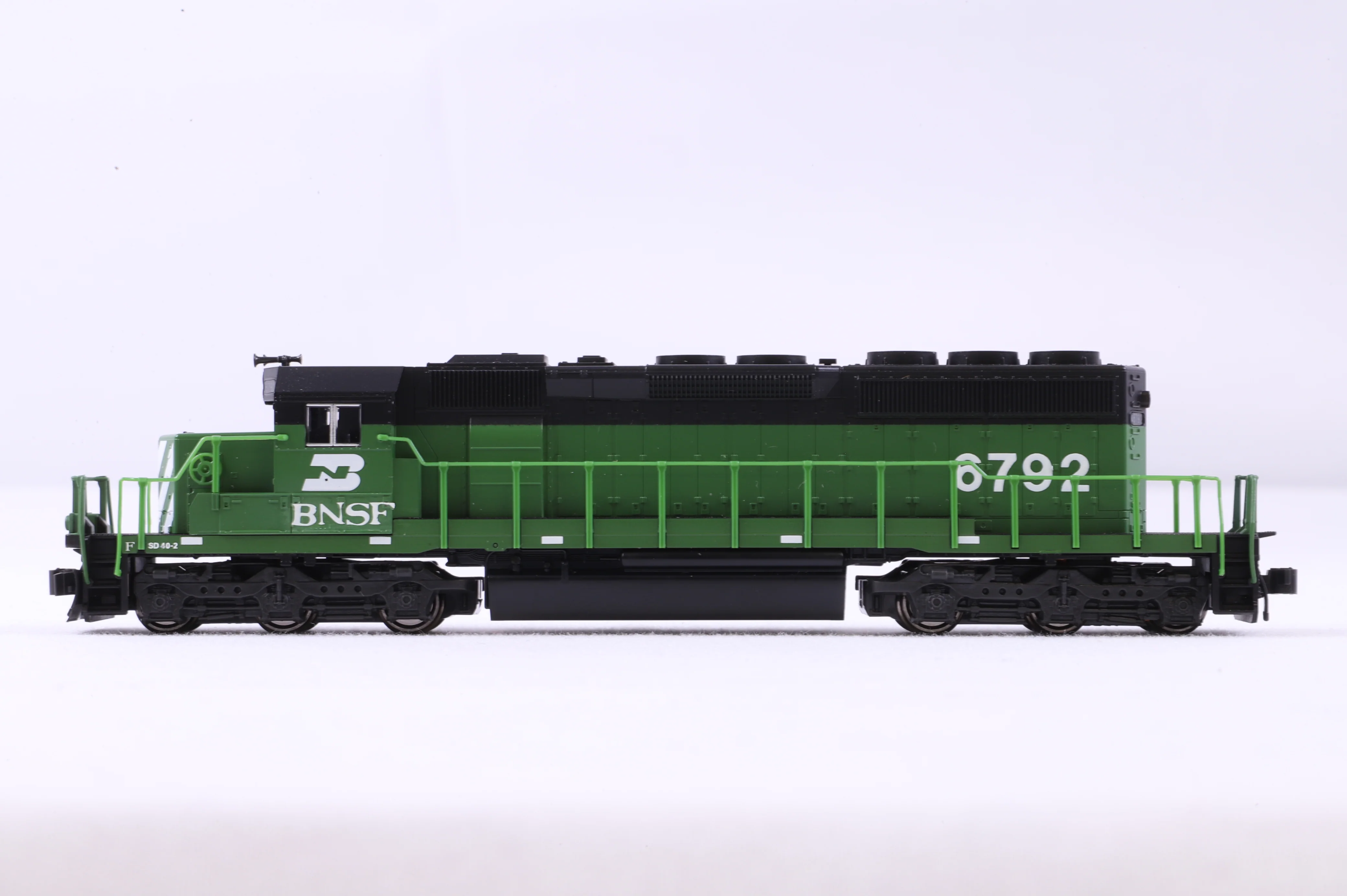 Kato N 176-4960 SD40-2 BNSF '6792' - Image 3