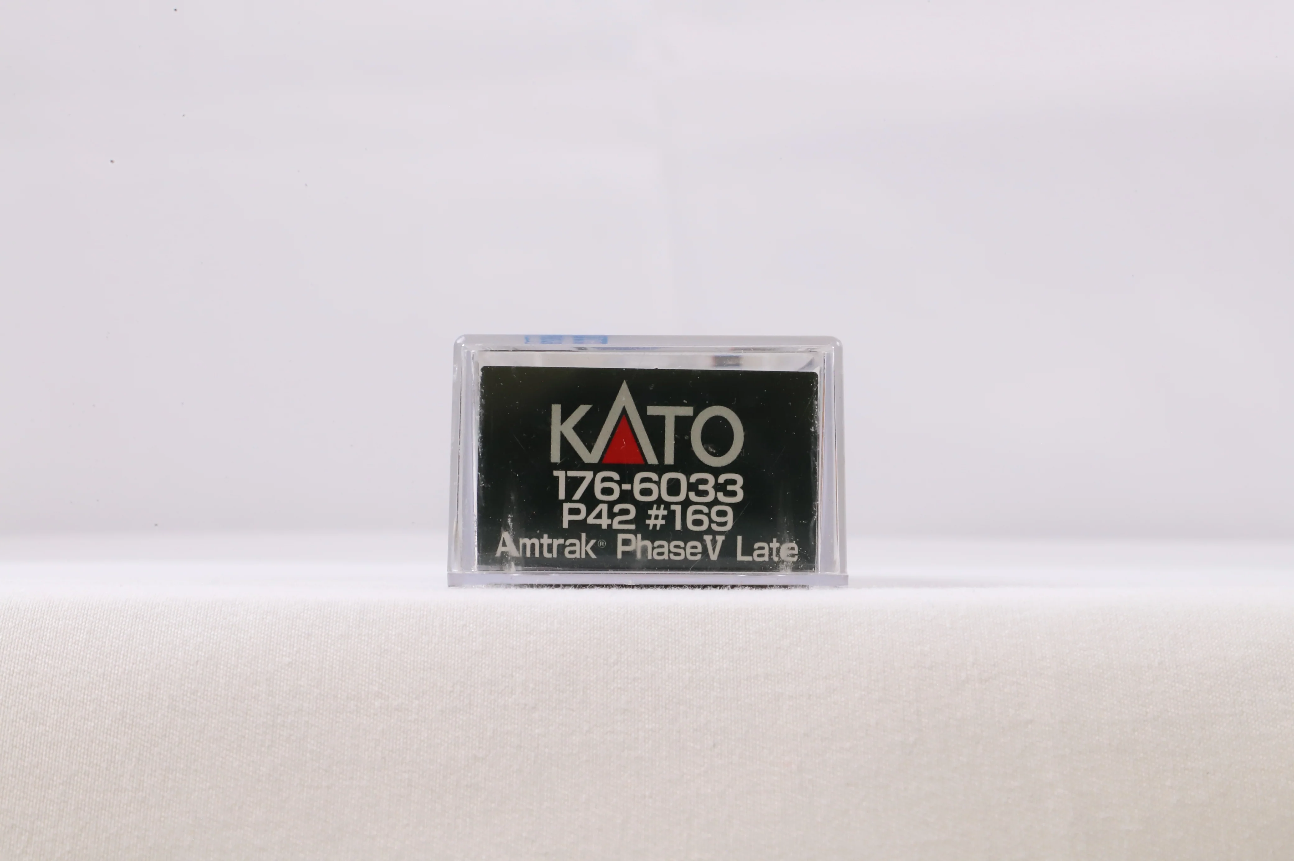 Kato N 176-6033 P42 '169' Amtrak Phase V Late - Image 6