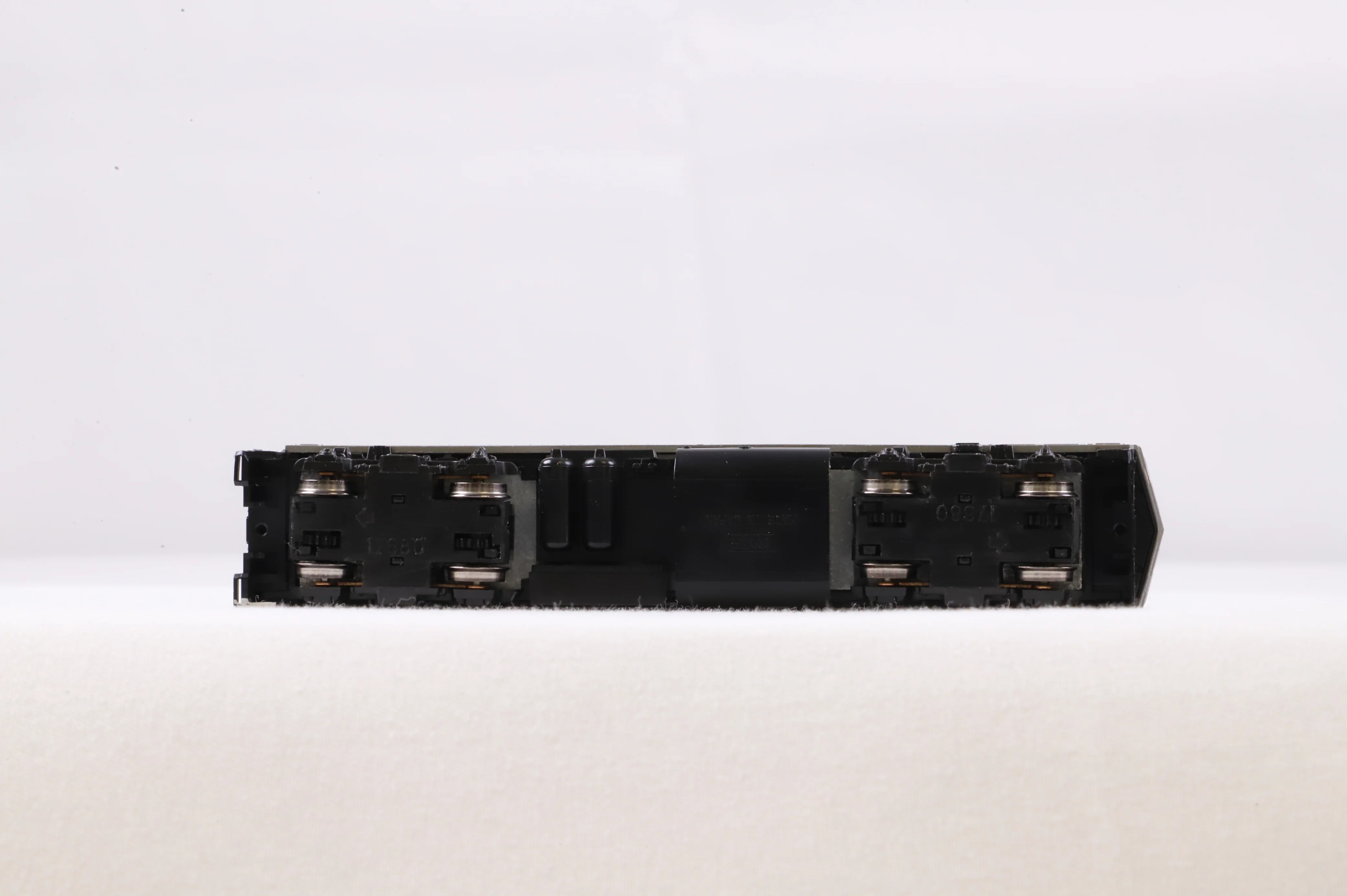 Kato N 176-6105 F40PH Amtrak Phase 3 '330' Diesel Locomotive DCC Fitted - Image 3