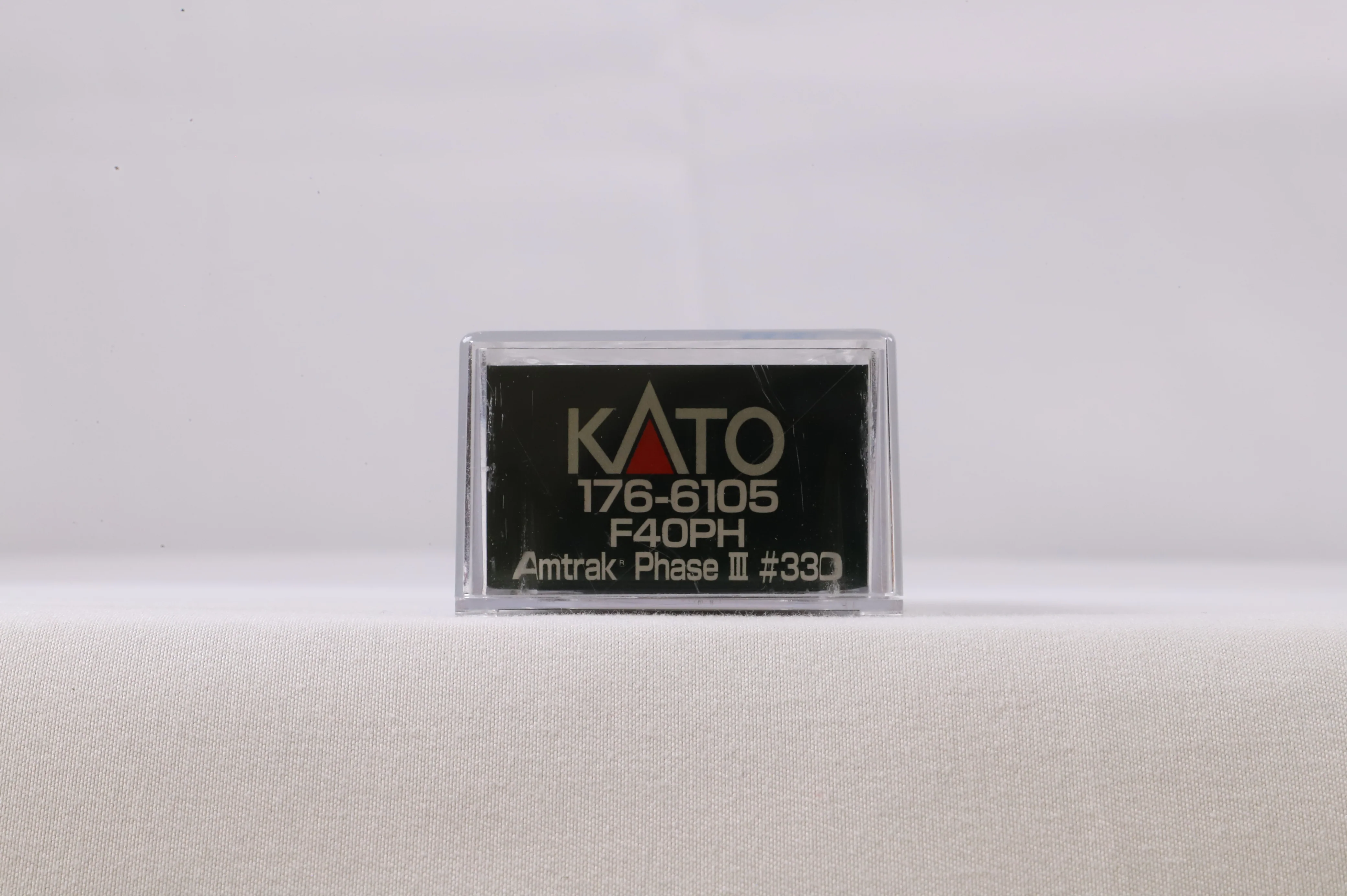 Kato N 176-6105 F40PH Amtrak Phase 3 '330' Diesel Locomotive DCC Fitted - Image 6