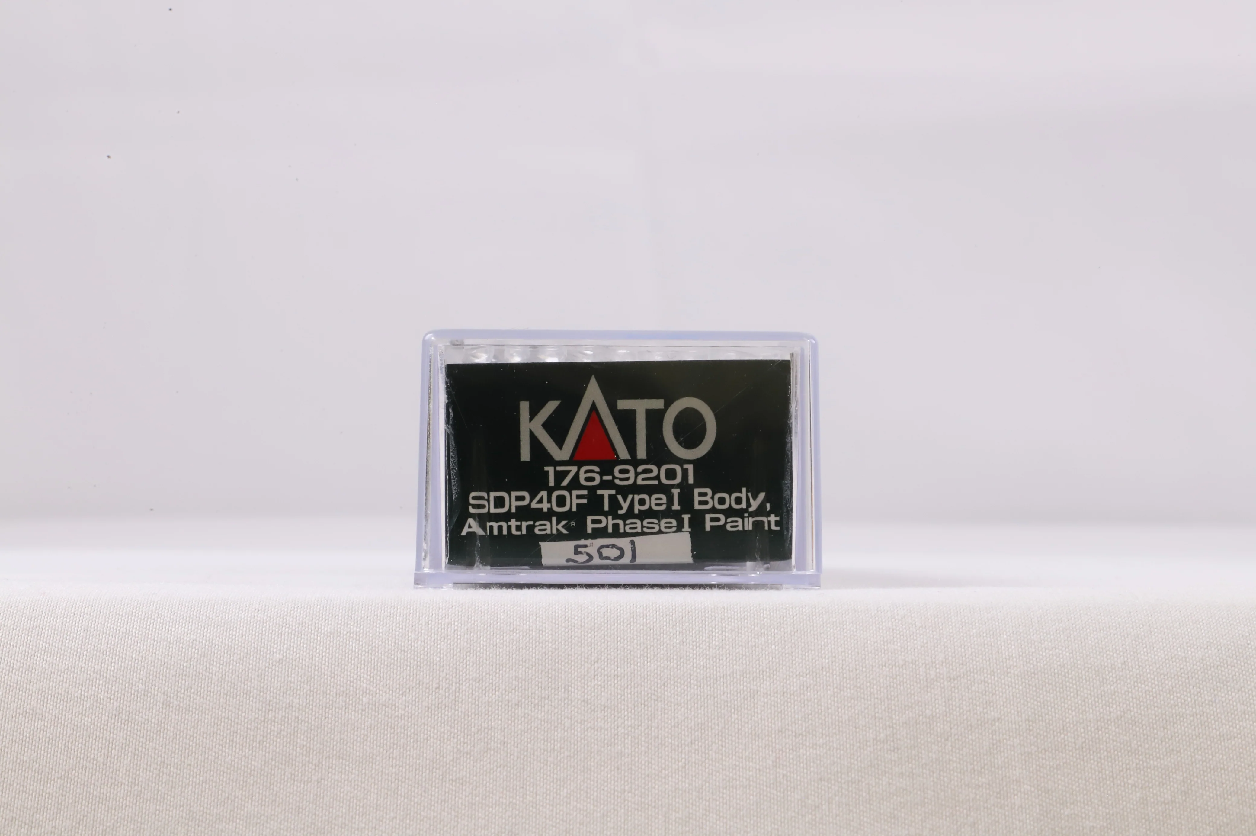 Kato N 176-9201 SDP40F Type 1 Body Amtrak Phase 1 '501' Diesel Locomotive Renumbered - Image 5