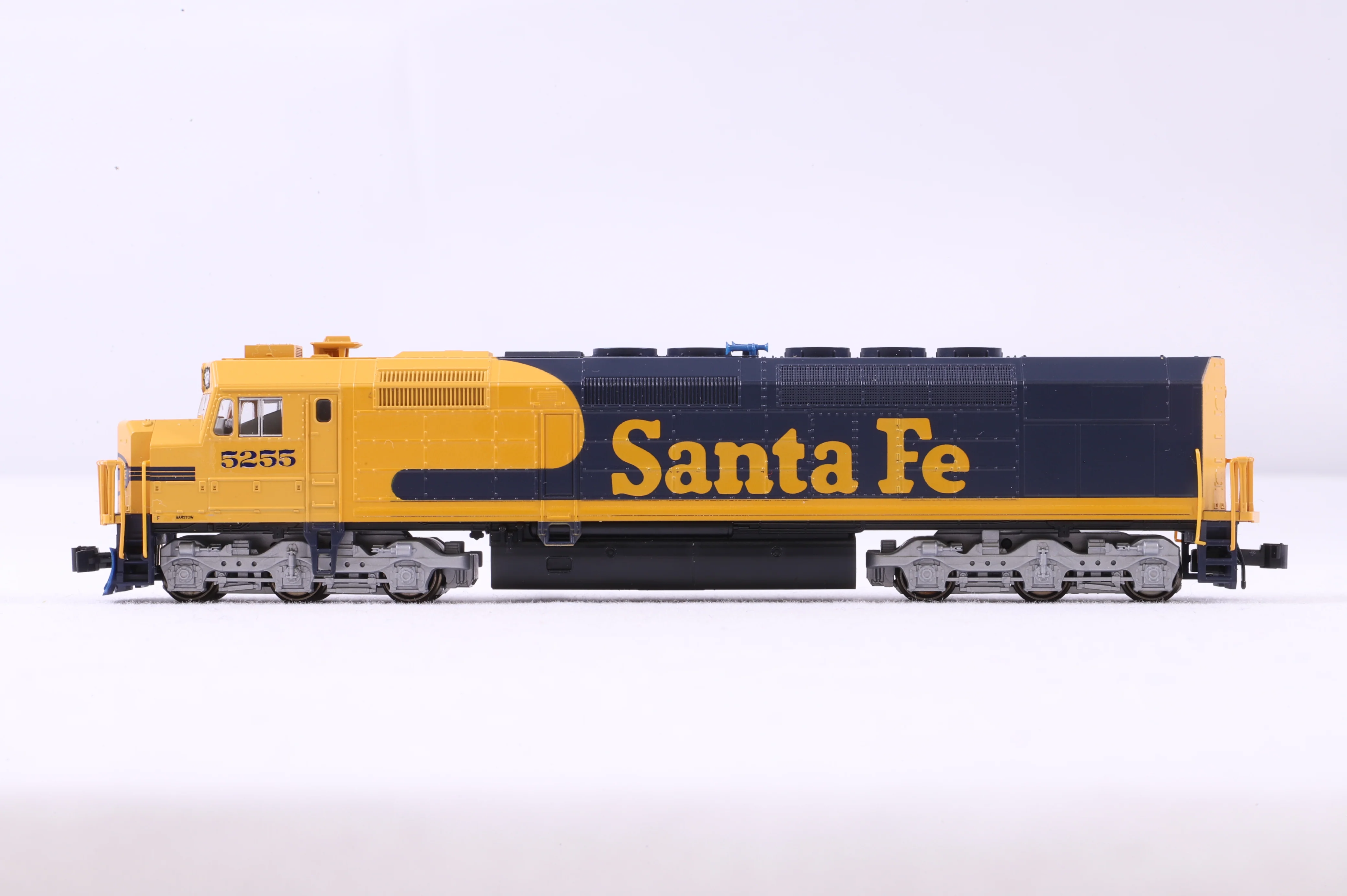 Kato N 176-9211 SDP40F Type IV AT&SF '5255' Diesel Locomotive Renumbered - Image 3