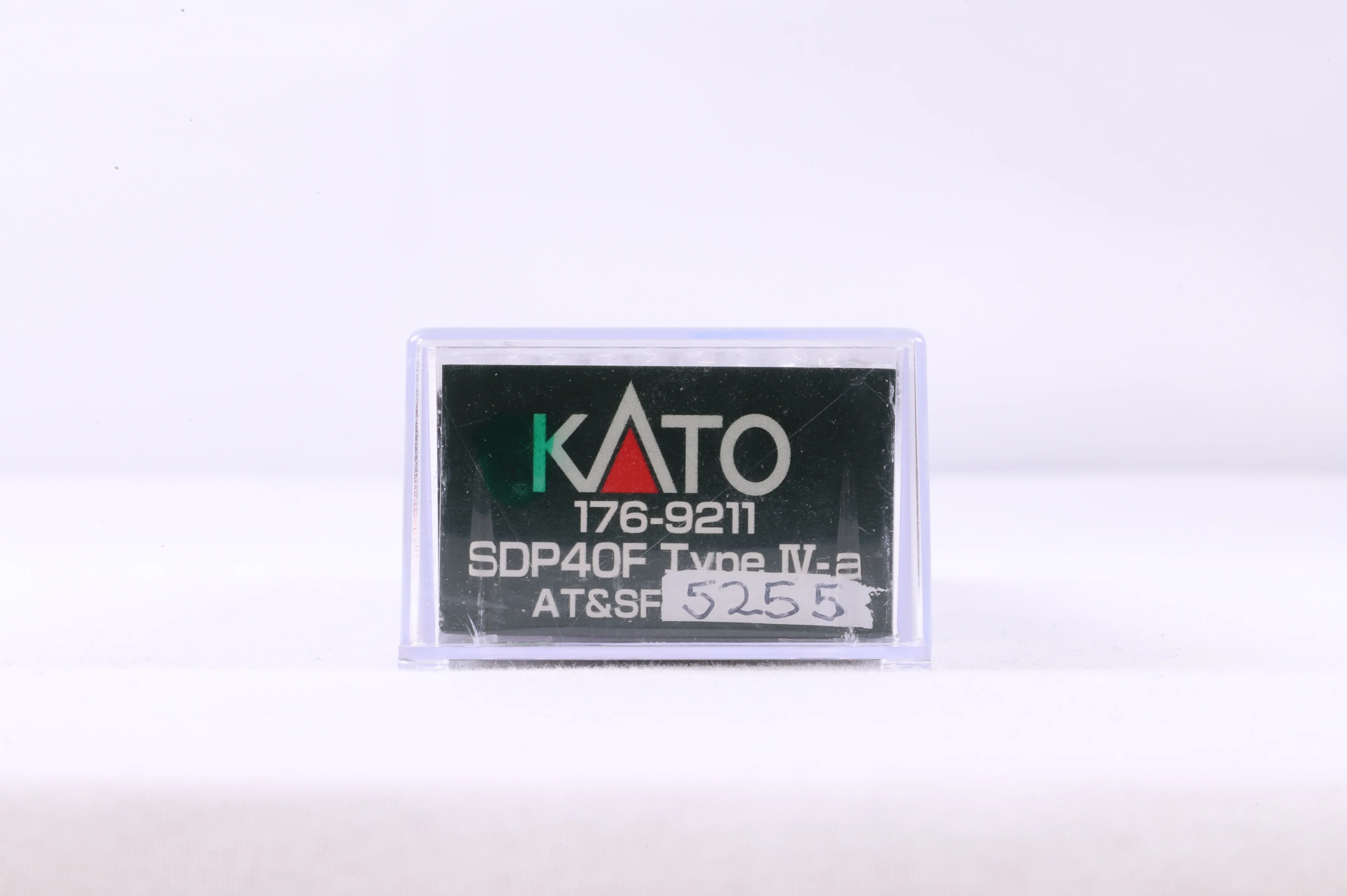 Kato N 176-9211 SDP40F Type IV AT&SF '5255' Diesel Locomotive Renumbered - Image 7