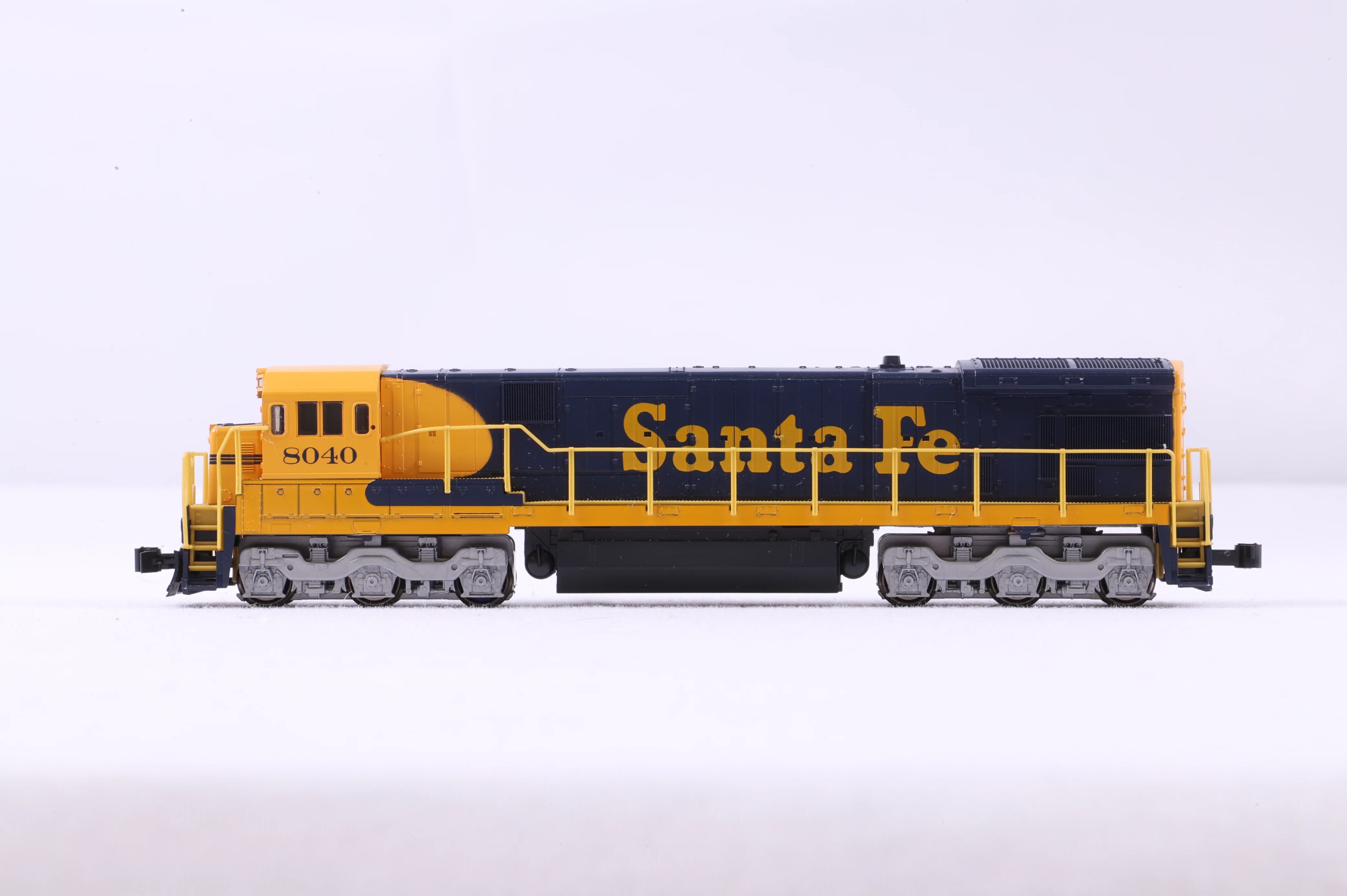 Kato N C30-7 Santa Fe '8040', DCC Fitted - Image 2