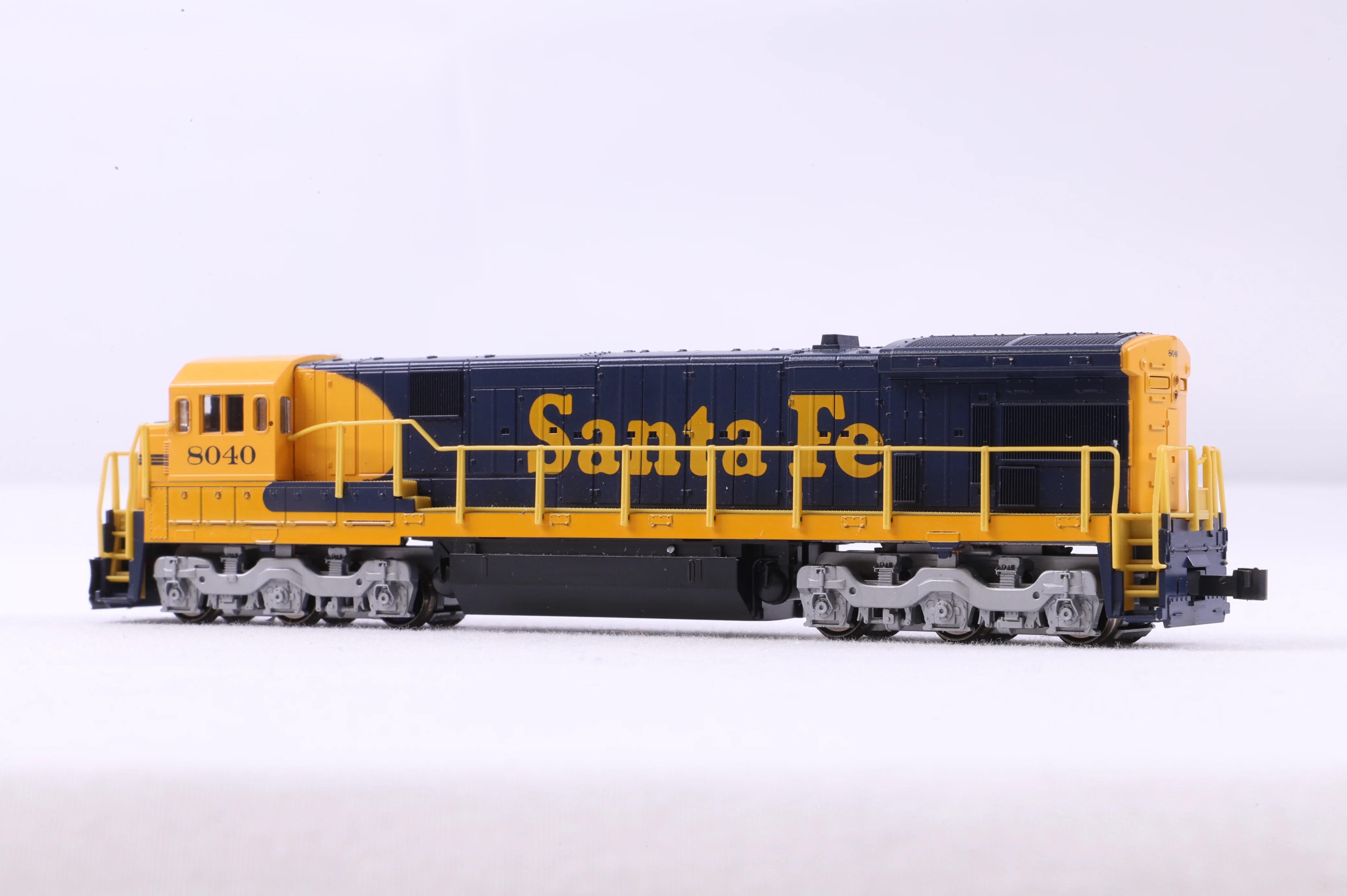 Kato N C30-7 Santa Fe '8040', DCC Fitted - Image 3