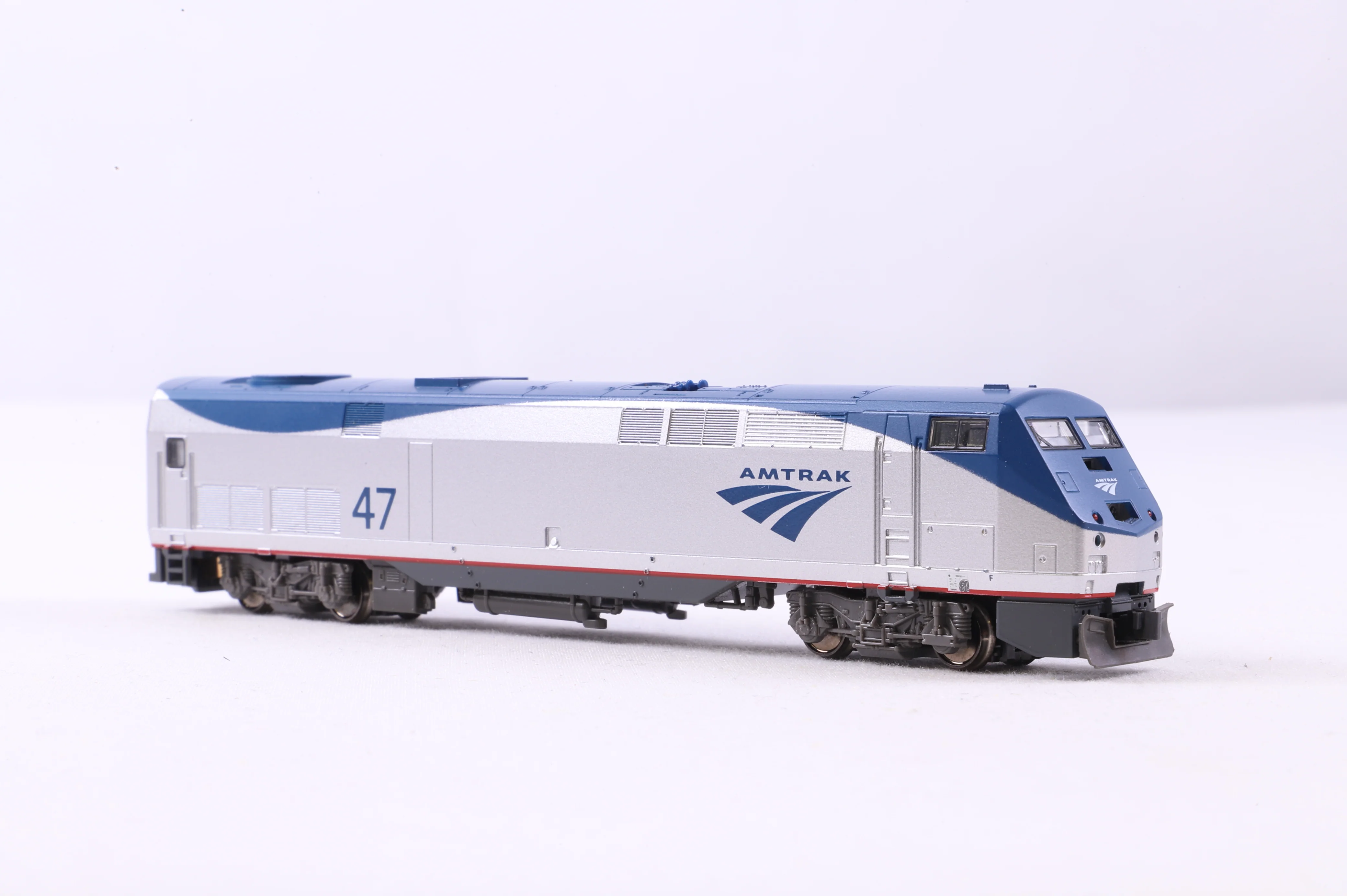 Kato N Gauge 176-6030 P42DC Genesis GE No.47 in Phase 5 Amtrak Livery