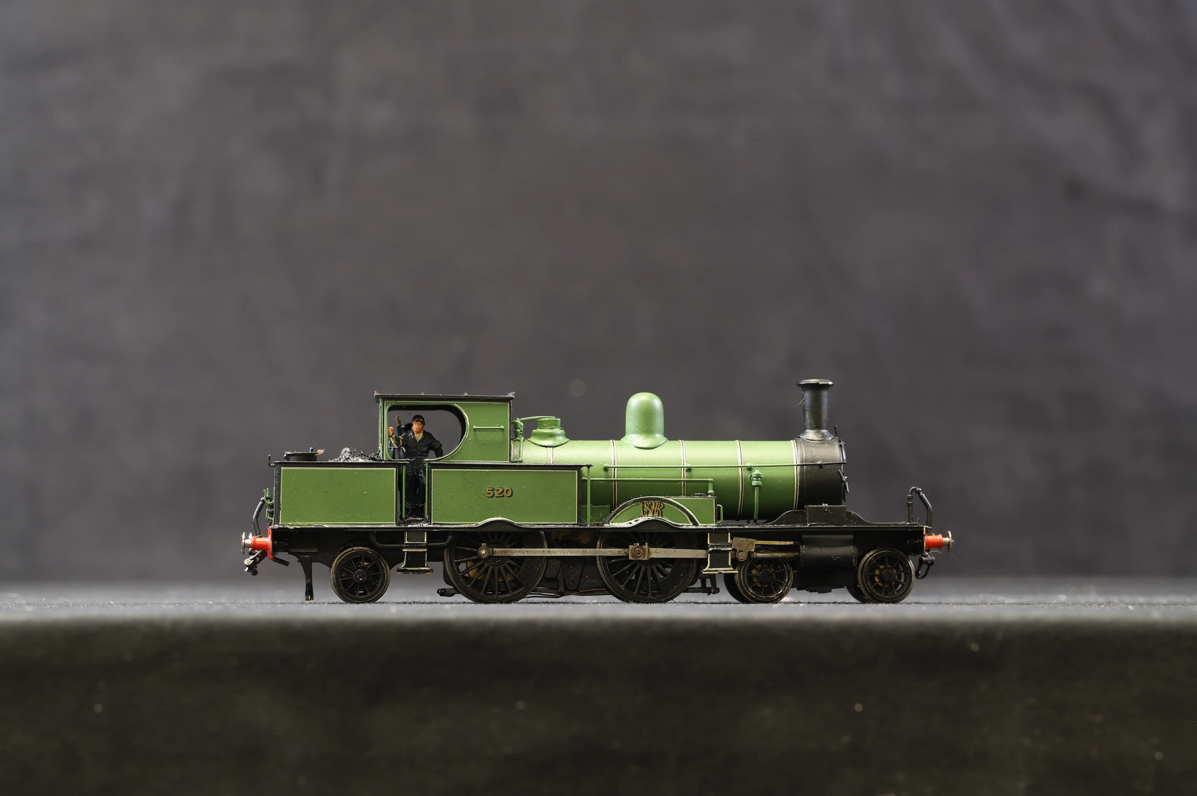 Kit Built OO LSWR Adams Radial 4-4-2T '520' LSWR Green - Image 2