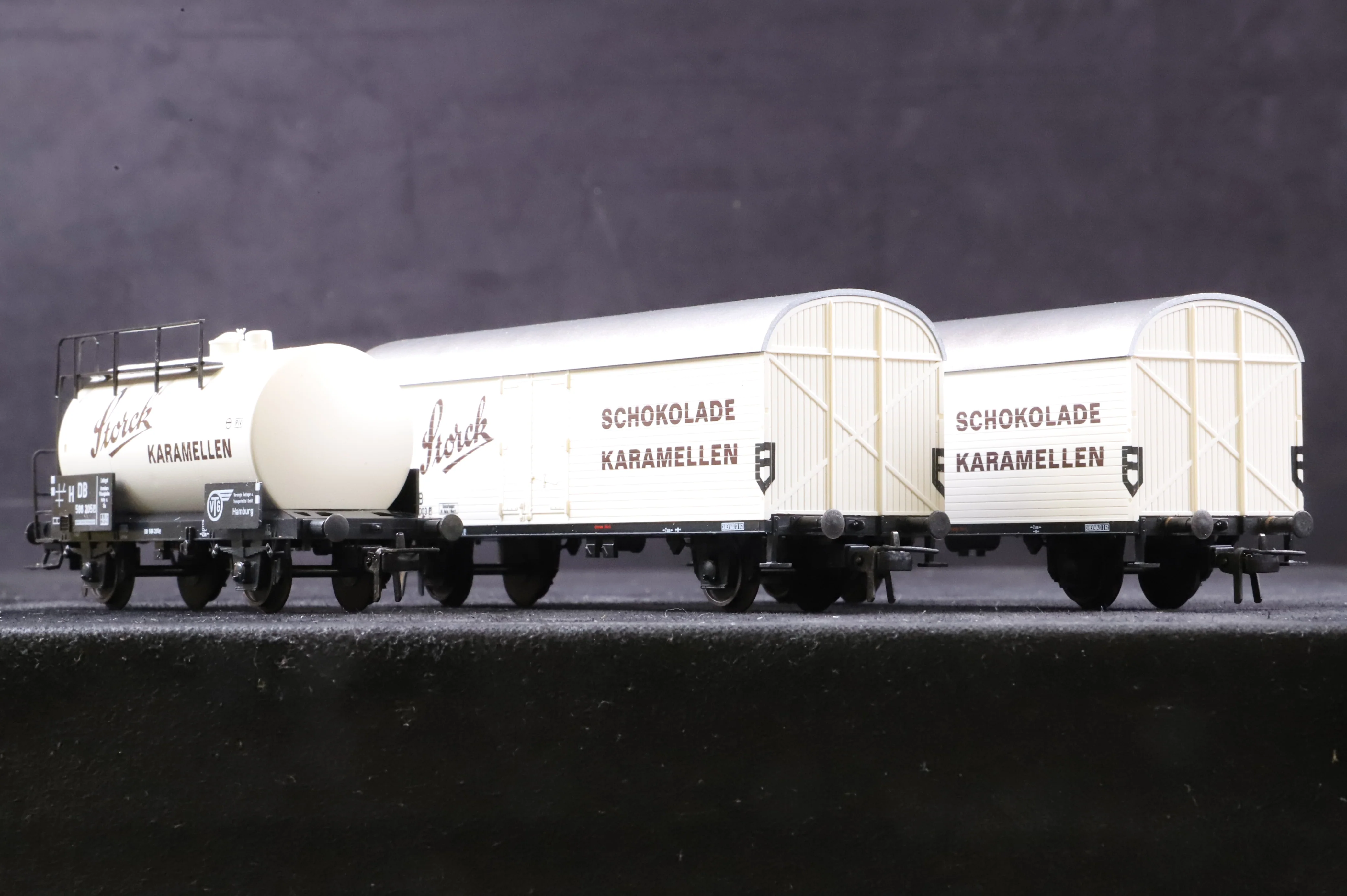 Klein Modellbahn HO Rake of 3 DB 'Storck' Wagons