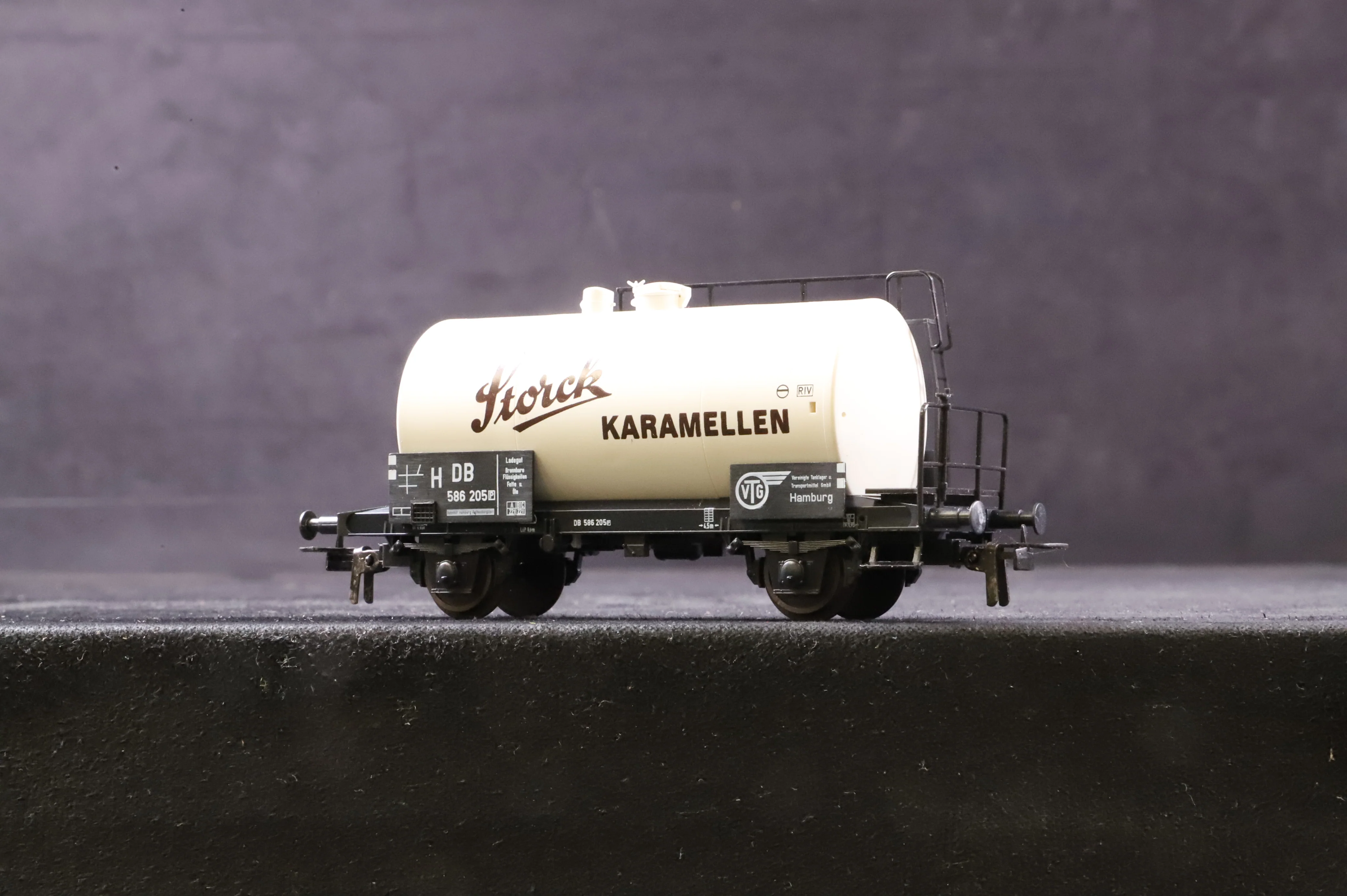 Klein Modellbahn HO Rake of 3 DB 'Storck' Wagons - Image 7