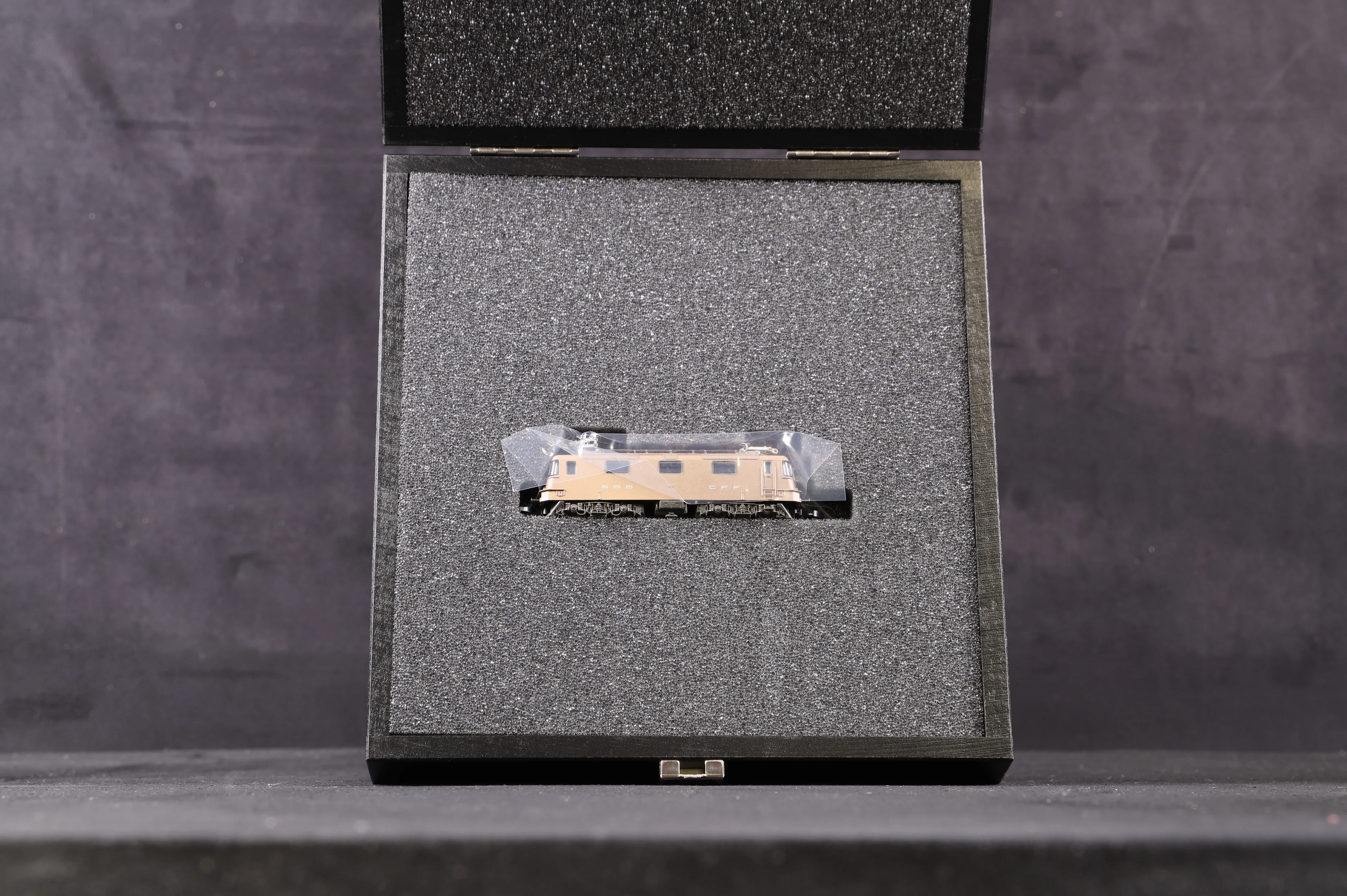 Marklin Z 88597 Class Re 4/4 II Electric Locomotive Real Bronze In Wooden Box