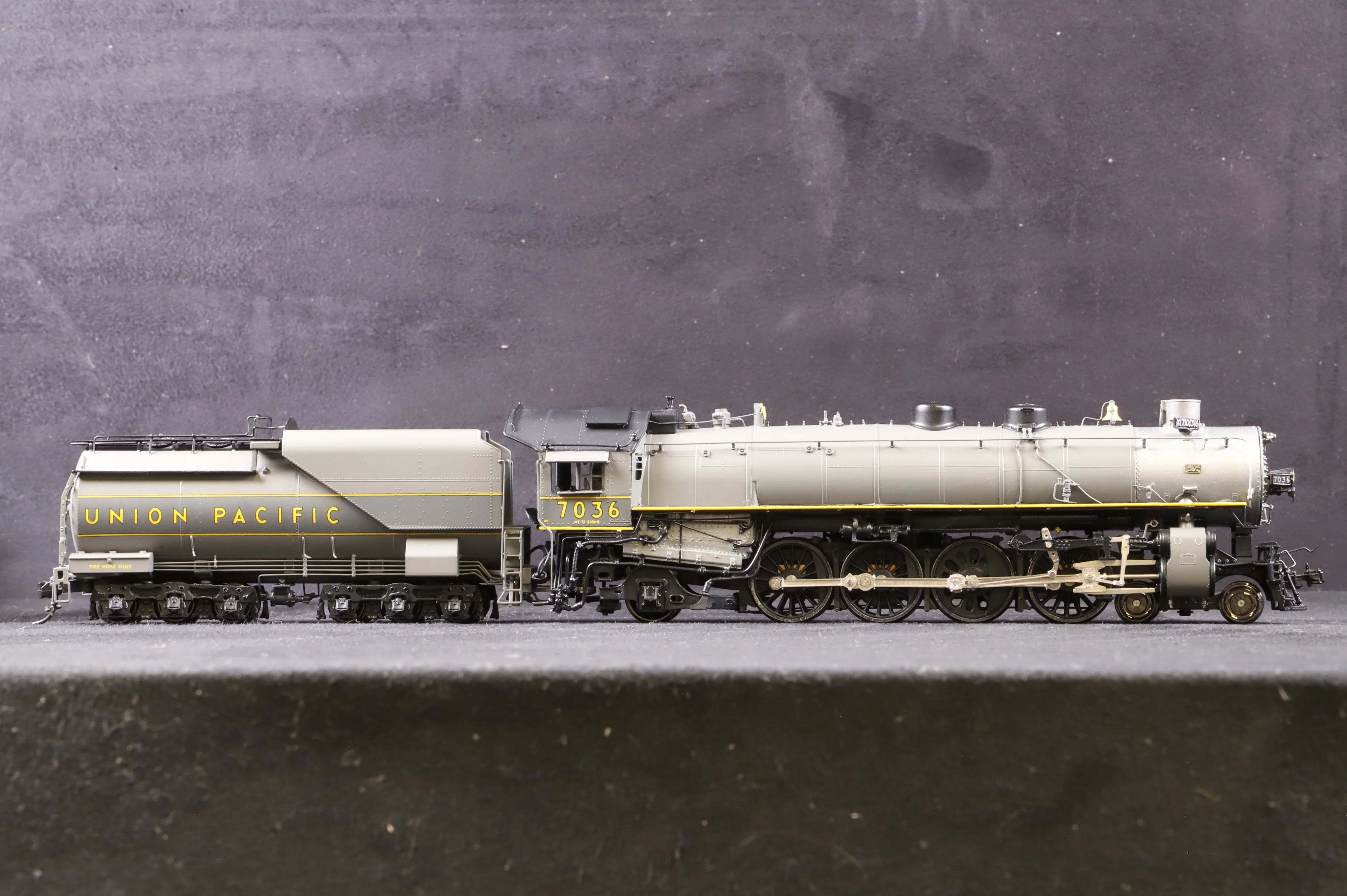 Overland Models/Ajin Precision HO Brass 1560.2 UP 'MT' 4-8-2 #7036 Coal, Walschaert Valve Gear, 12,000 Gallon Tender - Image 2