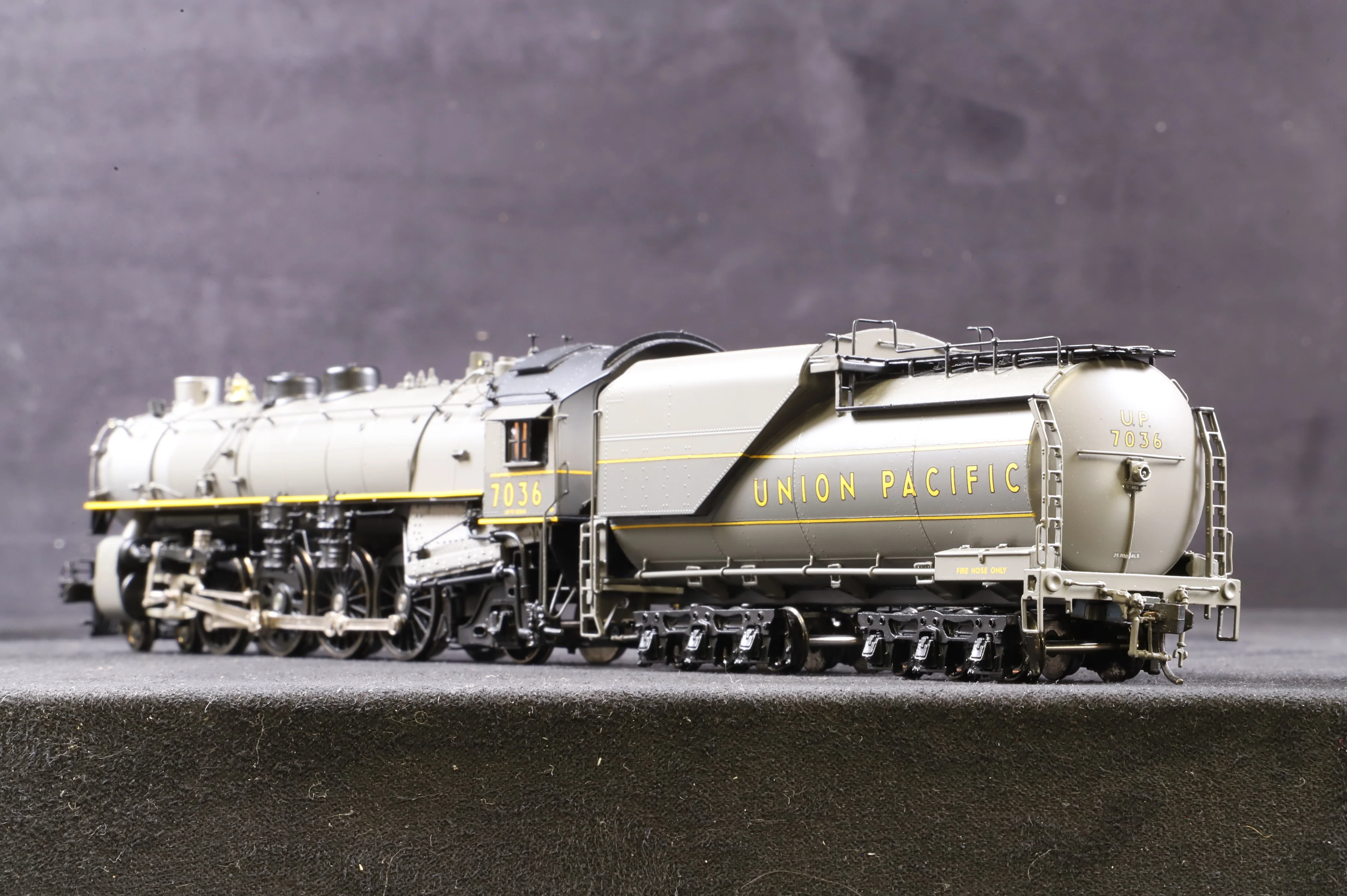 Overland Models/Ajin Precision HO Brass 1560.2 UP 'MT' 4-8-2 #7036 Coal, Walschaert Valve Gear, 12,000 Gallon Tender - Image 3