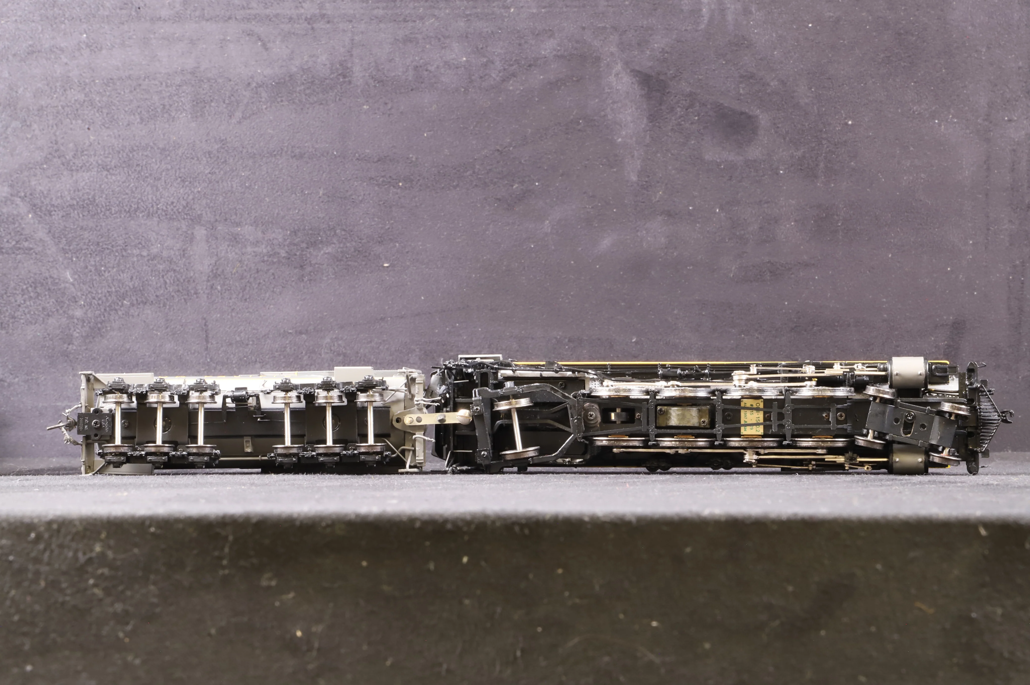Overland Models/Ajin Precision HO Brass 1560.2 UP 'MT' 4-8-2 #7036 Coal, Walschaert Valve Gear, 12,000 Gallon Tender - Image 4