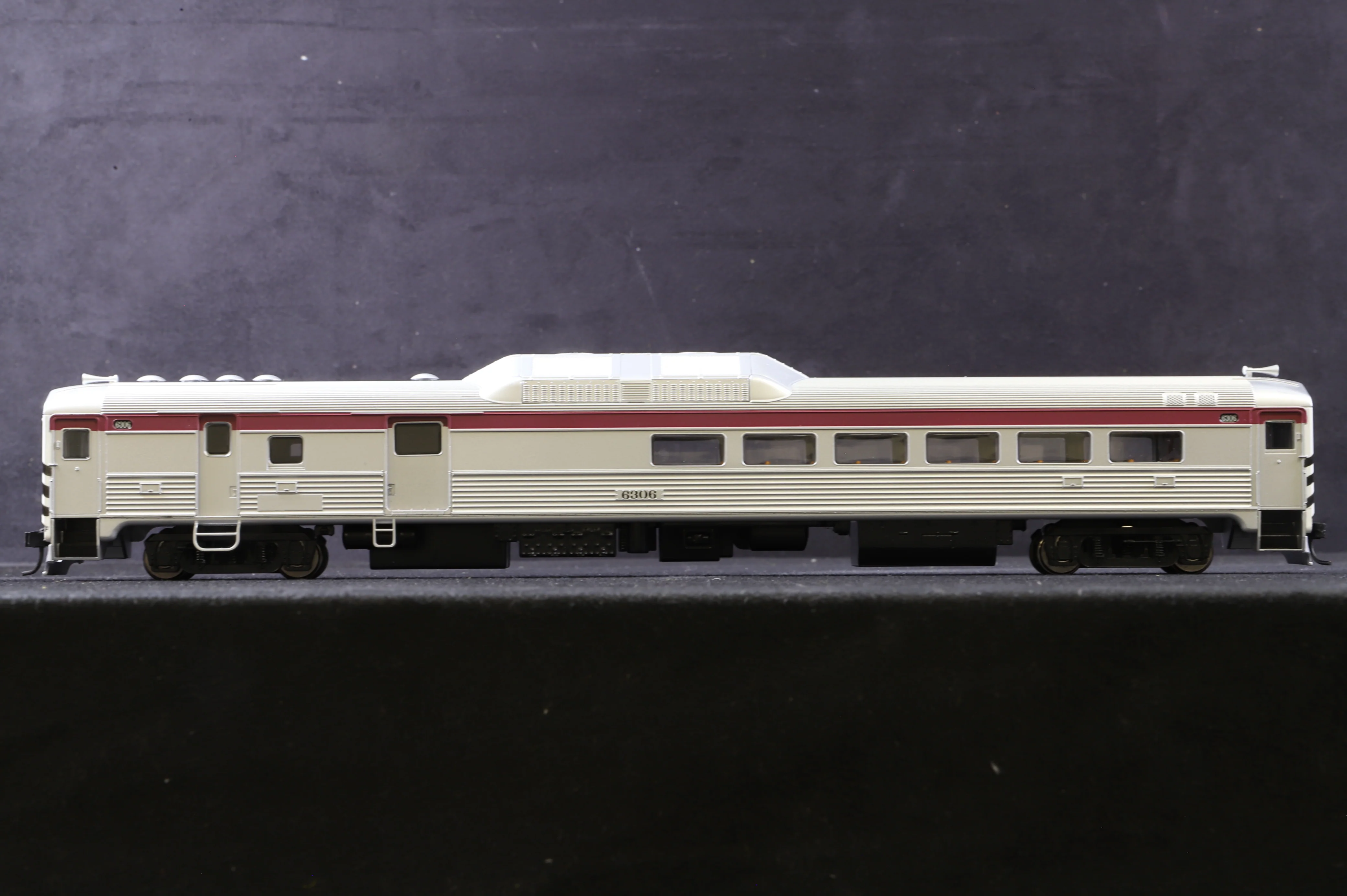 Proto 1000 Series HO 30394 MBTA '6306' Diesel Rail Car - Image 2