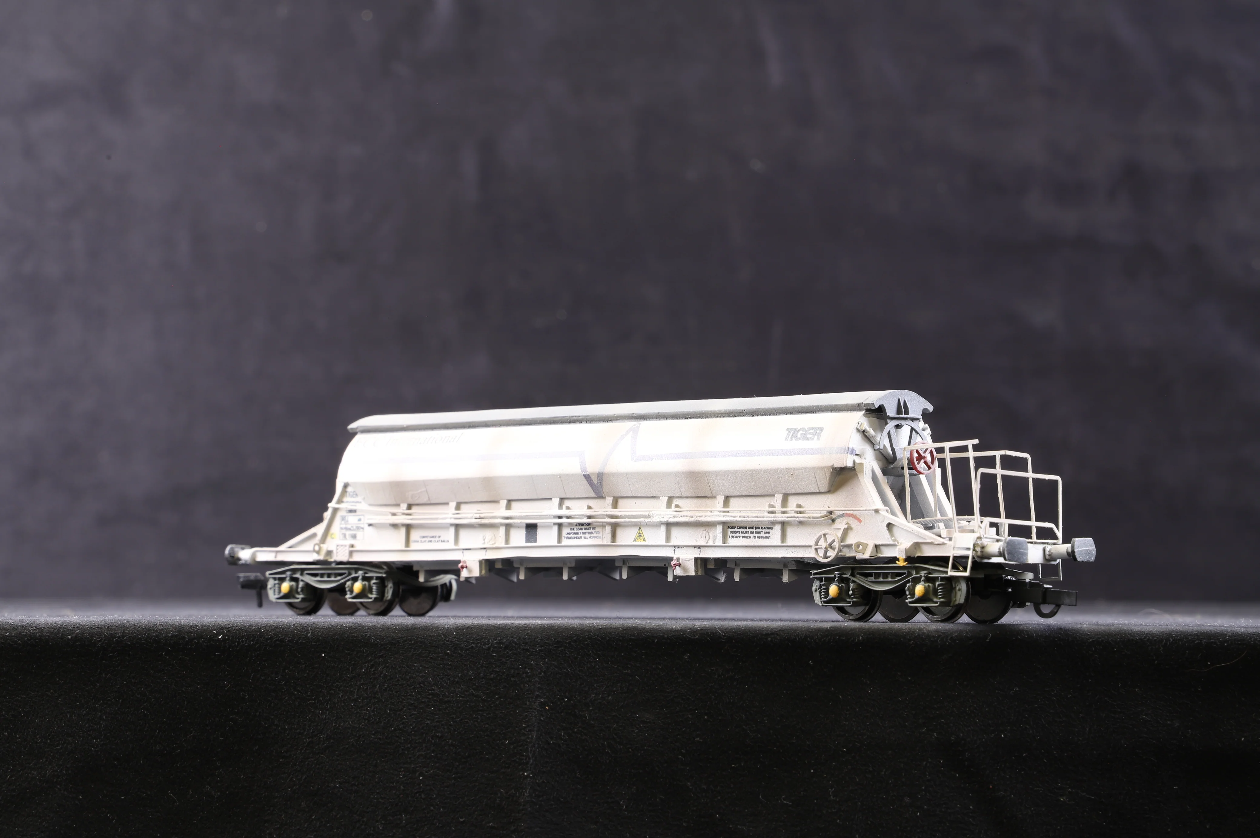 Rake Of 4 OO PBA China Clay Weathered Wagons - Image 3