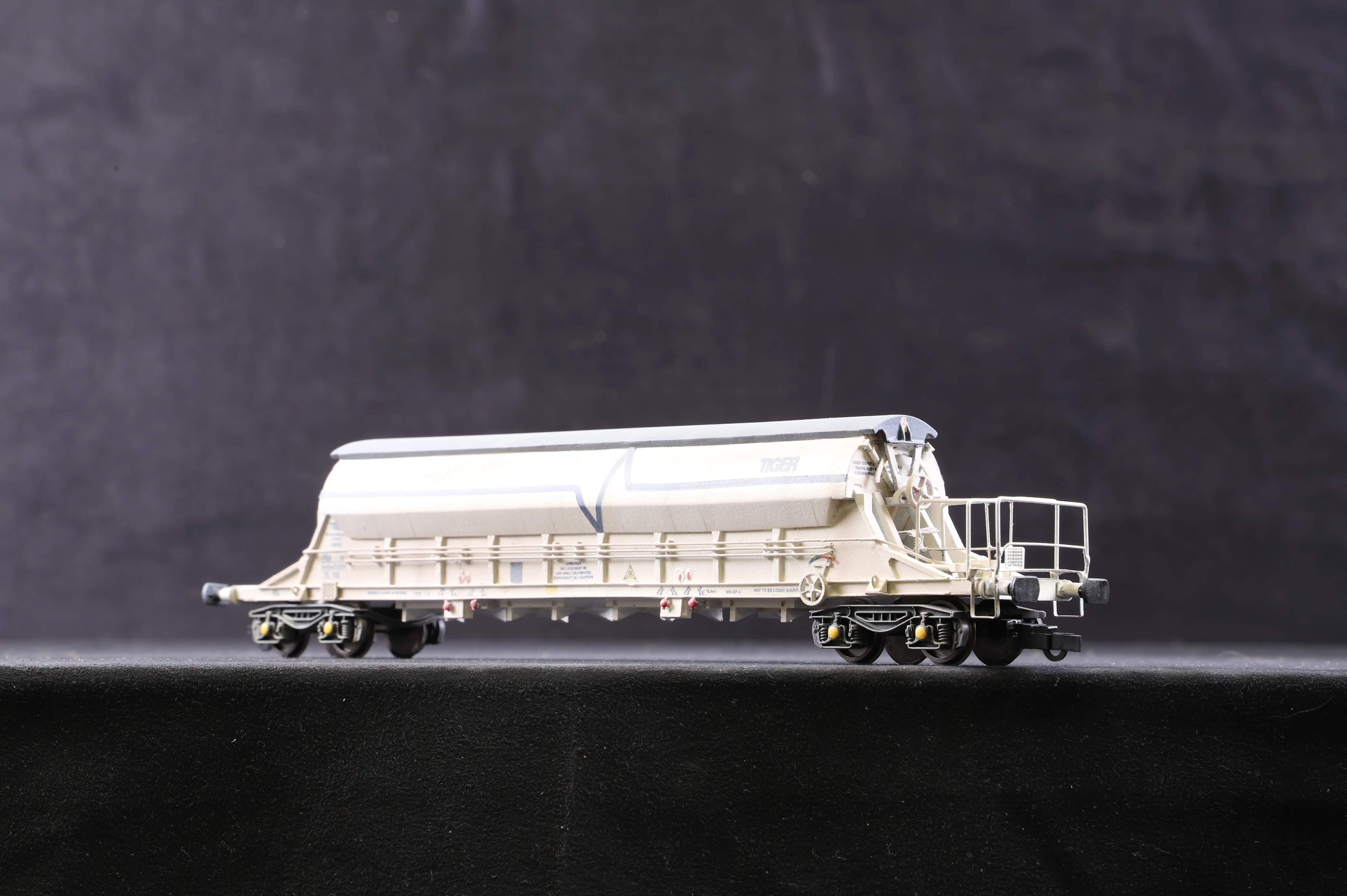 Rake Of 4 OO PBA China Clay Weathered Wagons - Image 4