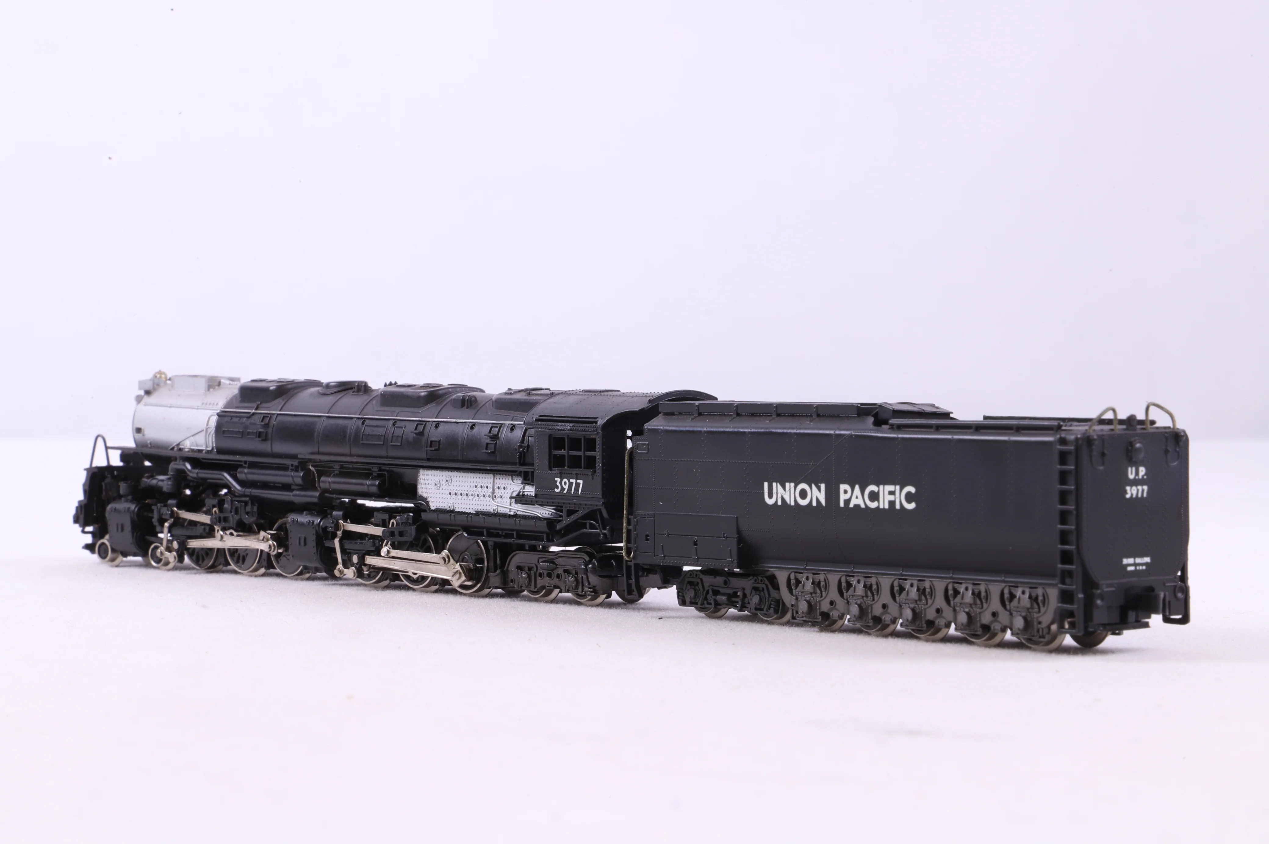 Rivarossi HO 203 4-6-6-4 Challenger '3977' Union Pacific - Image 2