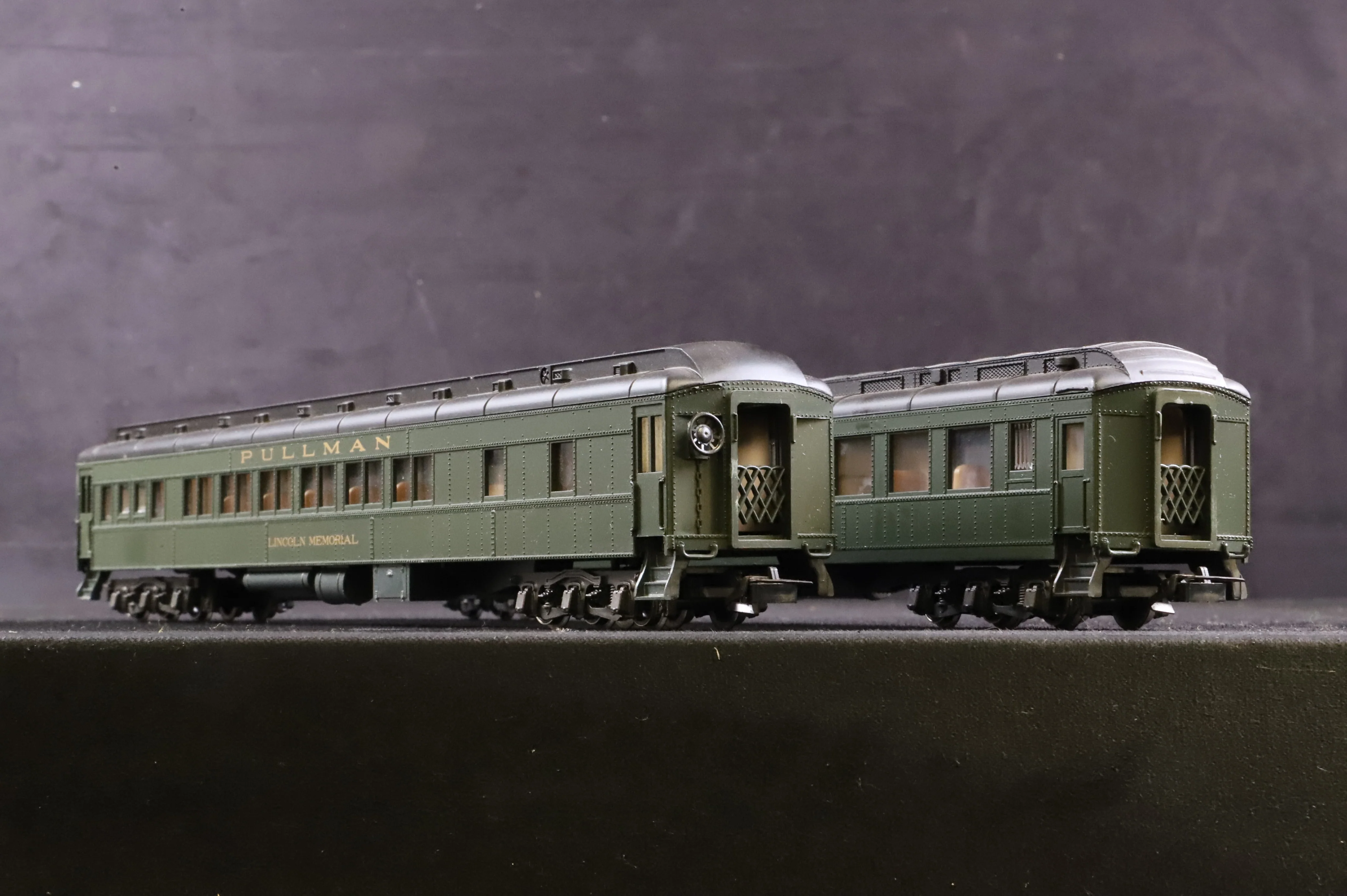 Rivarossi HO Pair of Pullmans, Inc, 2692 The Capitol Limited 'Capitol Home' & 2693 Lincoln Memorial