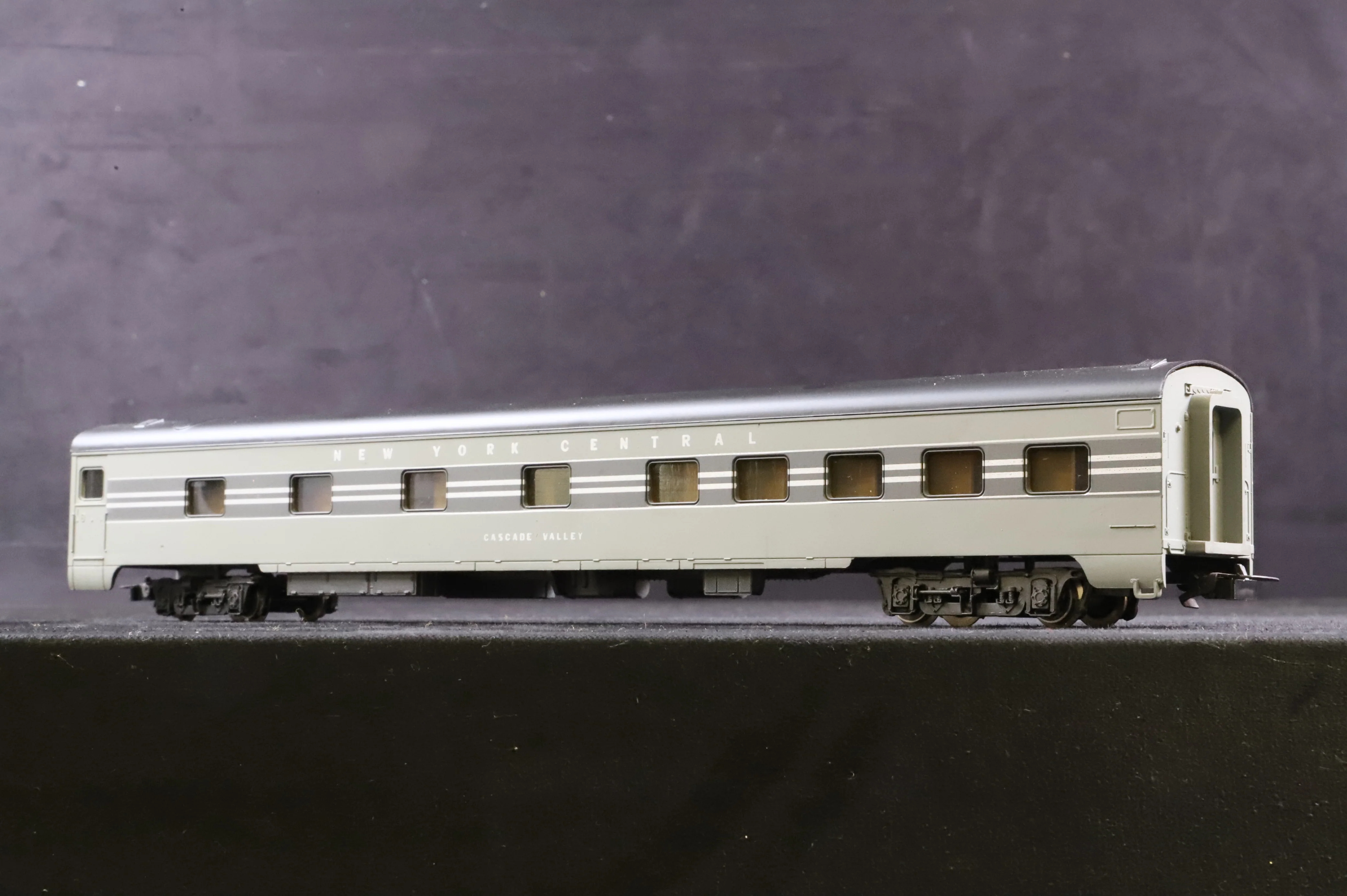 Rivarossi HO Rake Of 4 New York Central Coaches Inc. 2709x2, 2712 & 2707 - Image 12